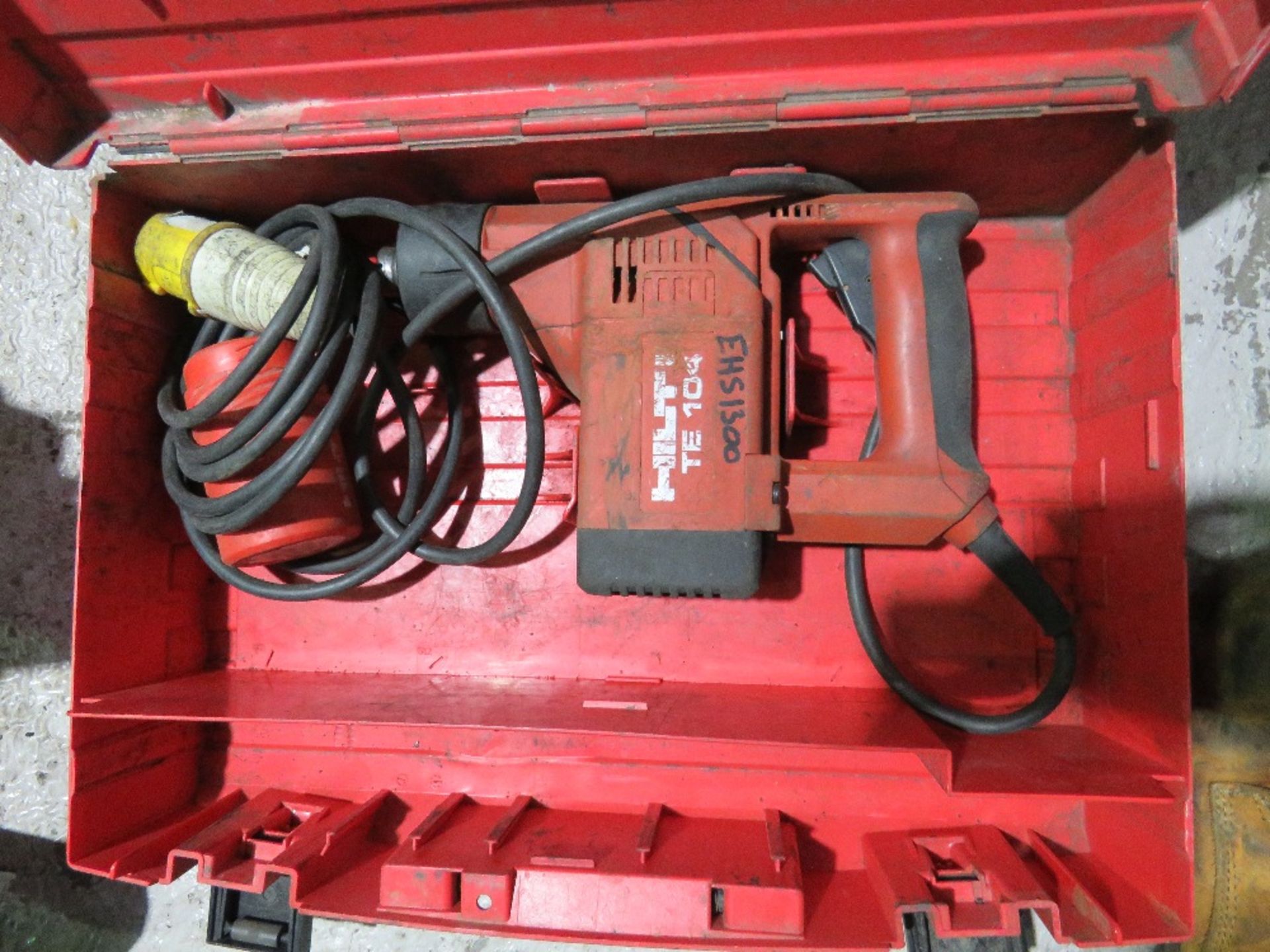 HILTI TE104 BREAKER DRILL IN A CASE.