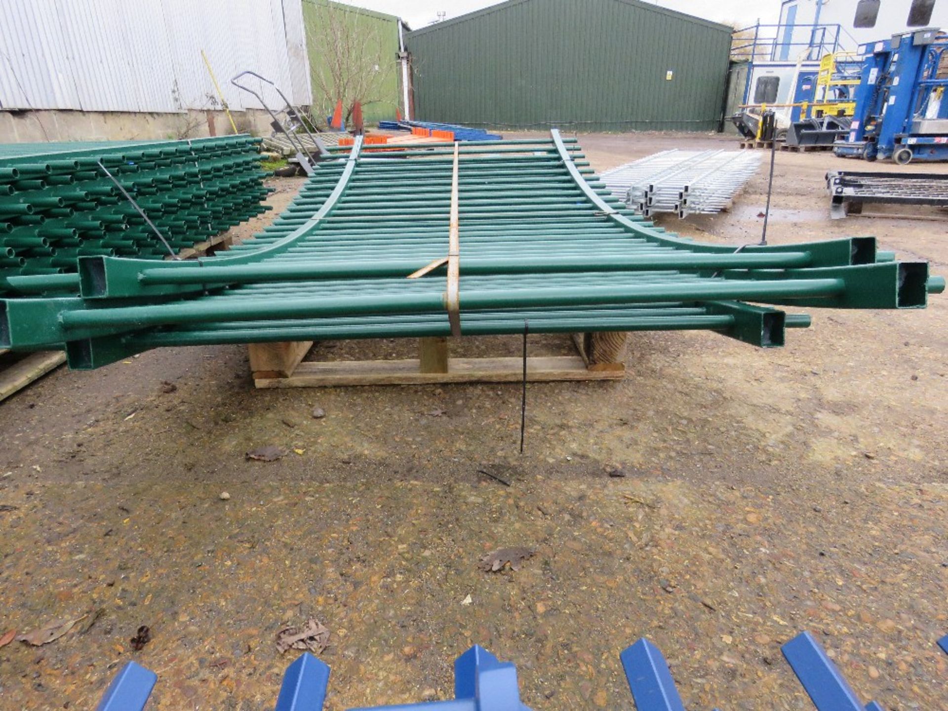 3 X CURVED GREEN METAL RAILINGS 1.45M HEIGHT X 2.9M WIDTH APPROX. - Image 3 of 6