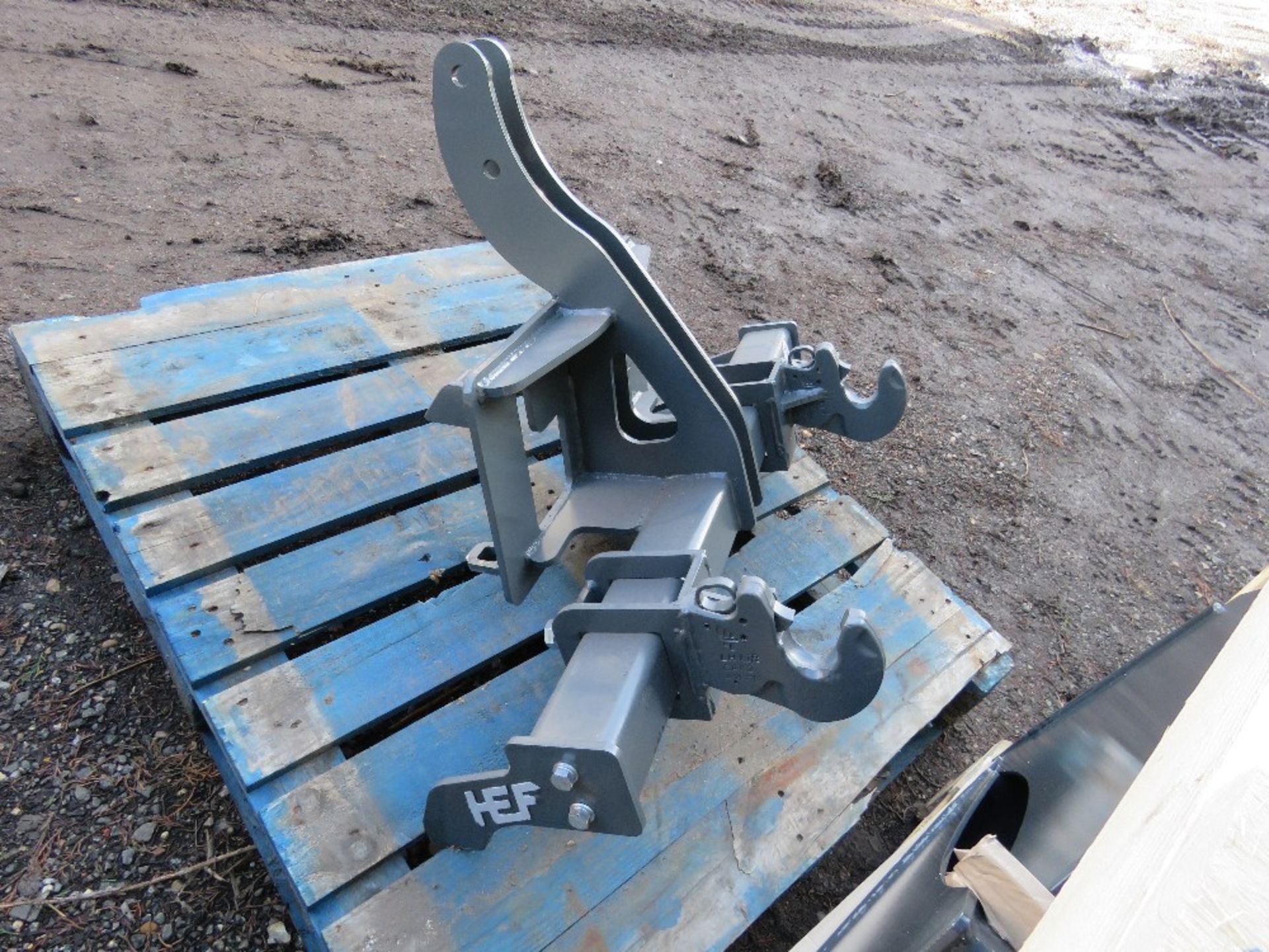 HEF TRACTOR IMPLEMENT 3 POINT LINKAGE ADAPTER UNIT WITH BRACKETS TO FIT AVANT, MULTI ONE OR NORCAR - Image 3 of 3