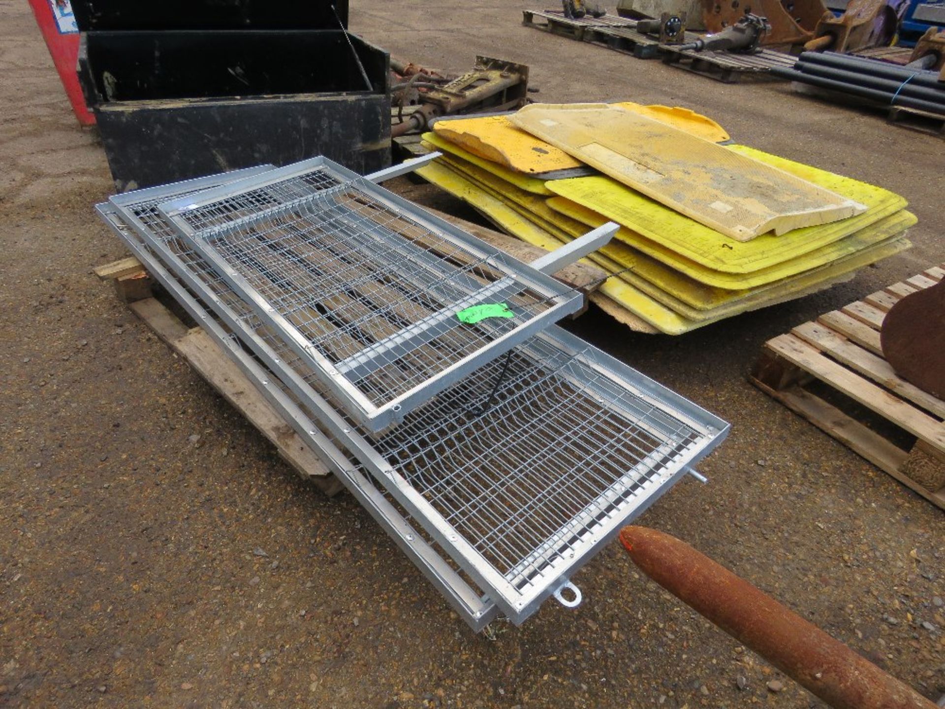 SET OF MESH CAGE SIDES FOR BATESON 8FT X 4FT TRAILER, UNUSED. - Image 2 of 2