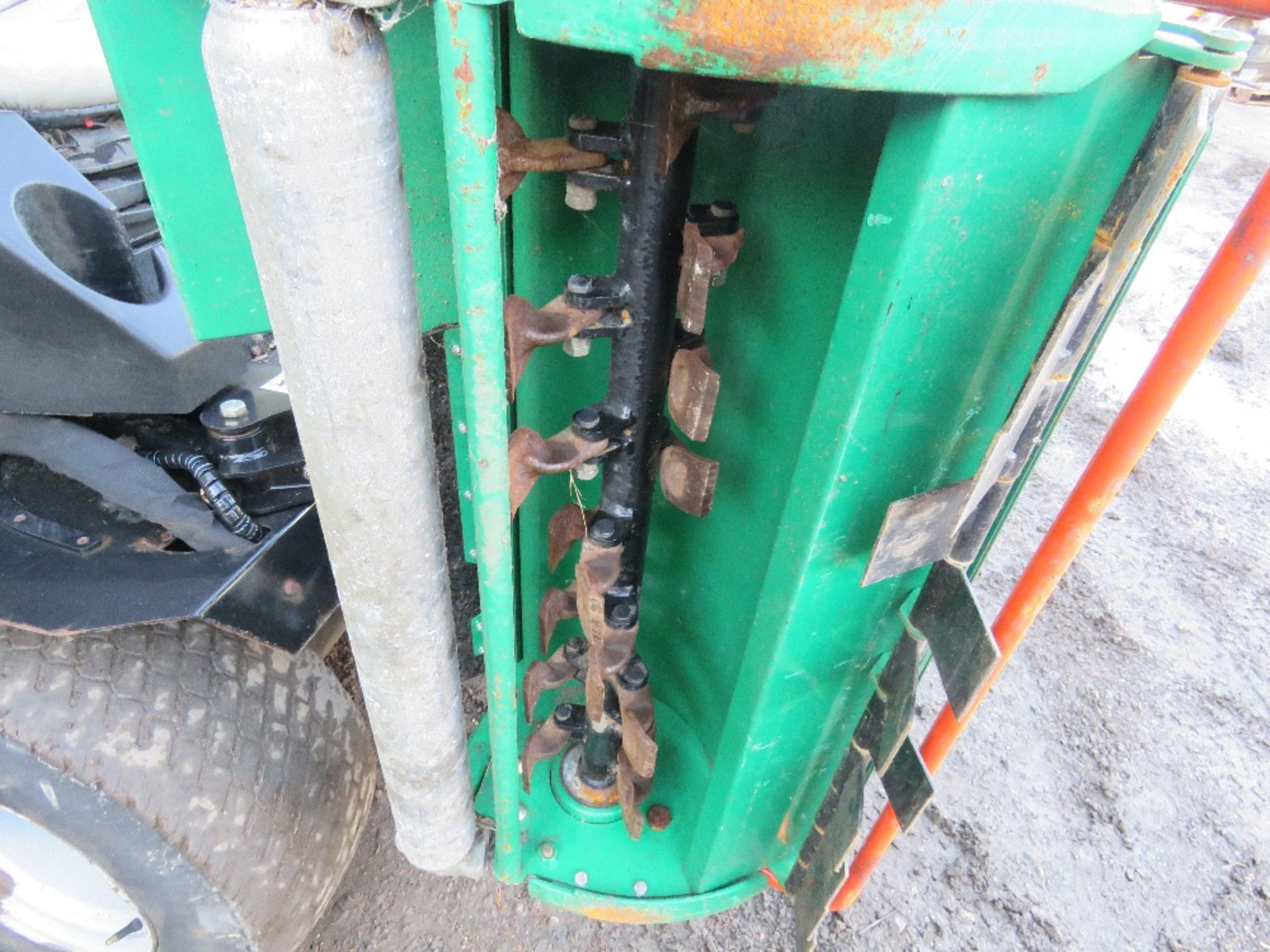 RANSOMES PARWAY 3 TRIPLE RIDE ON MOWER WITH METEOR FLAIL HEADS REG: NX18 BJE WITH V5. PREVIOUS COUNC - Image 5 of 10