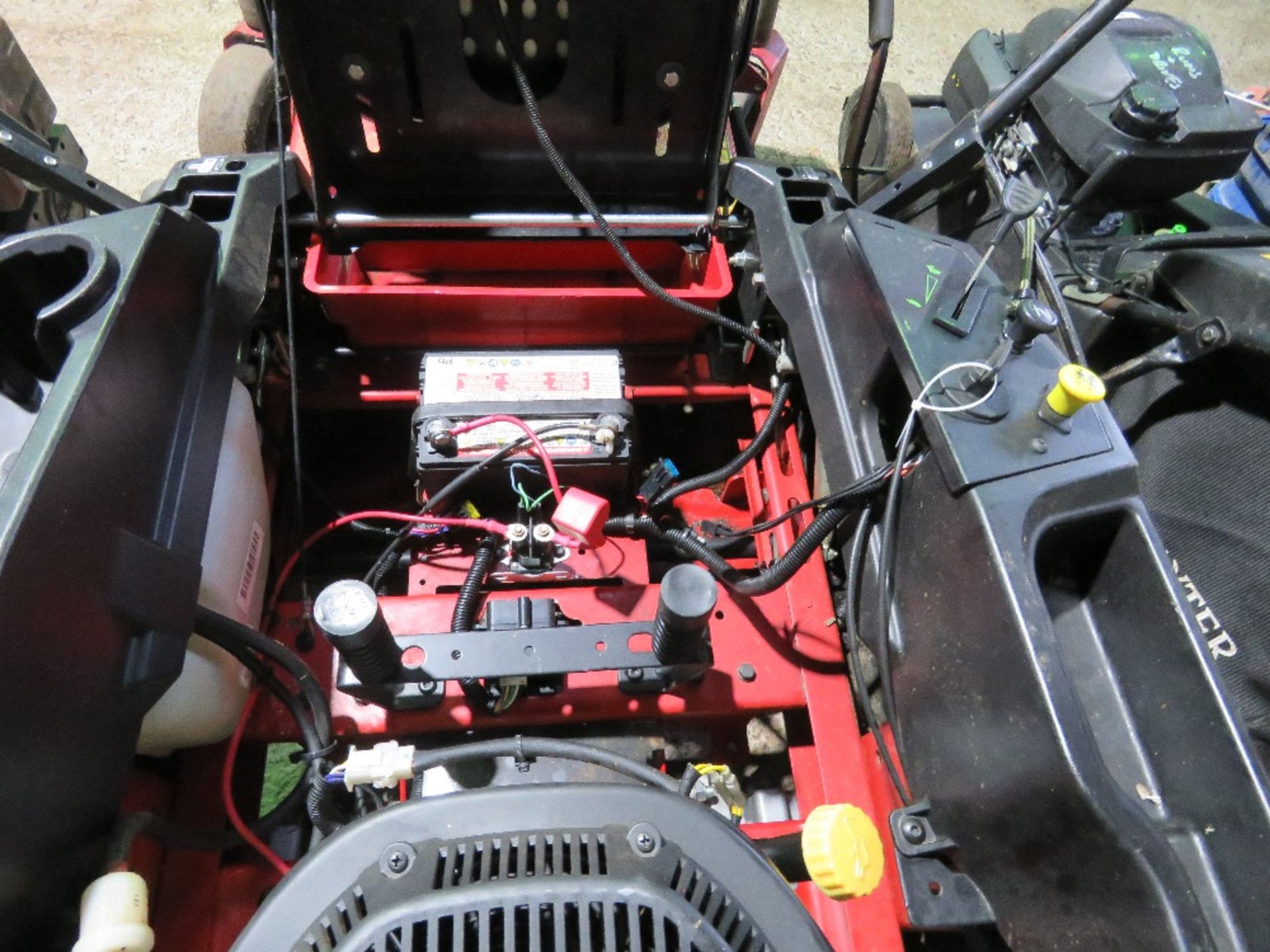 TORO TIMECUTTER ZERO TURN RIDE ON MOWER WITH 22.5HP PETROL ENGINE, YEAR 2022 BUILD. DIRECT FROM LOCA - Image 11 of 11