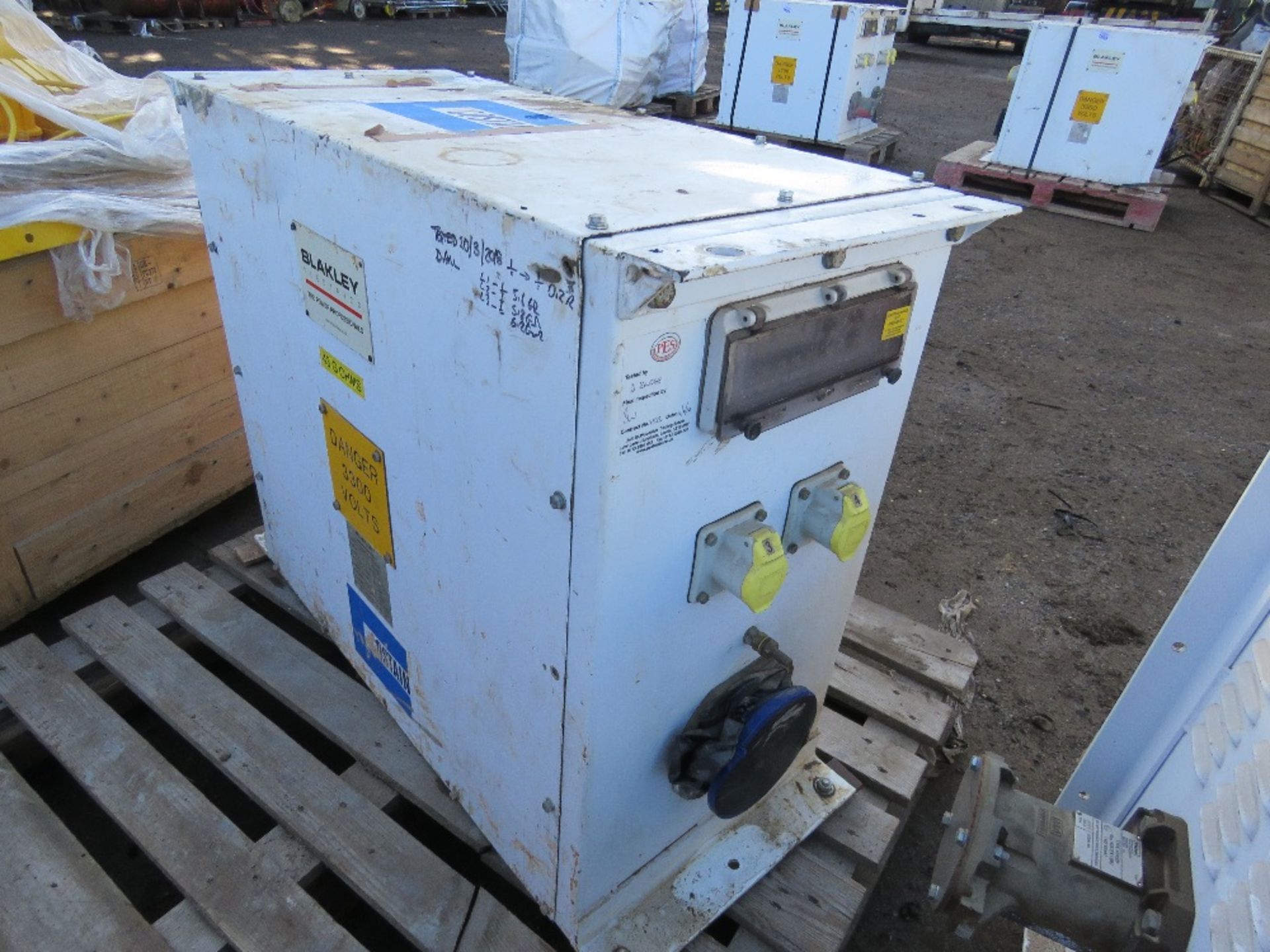 LARGE TUNNEL TRANSFORMER, POSSIBLY 10KVA. THIS LOT IS SOLD UNDER THE AUCTIONEERS MARGIN SCHEME, - Image 6 of 6