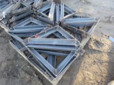 PALLET OF RIGHT ANGLE METAL BRACKETS. THIS LOT IS SOLD UNDER THE AUCTIONEERS MARGIN SCHEME, THEREFO