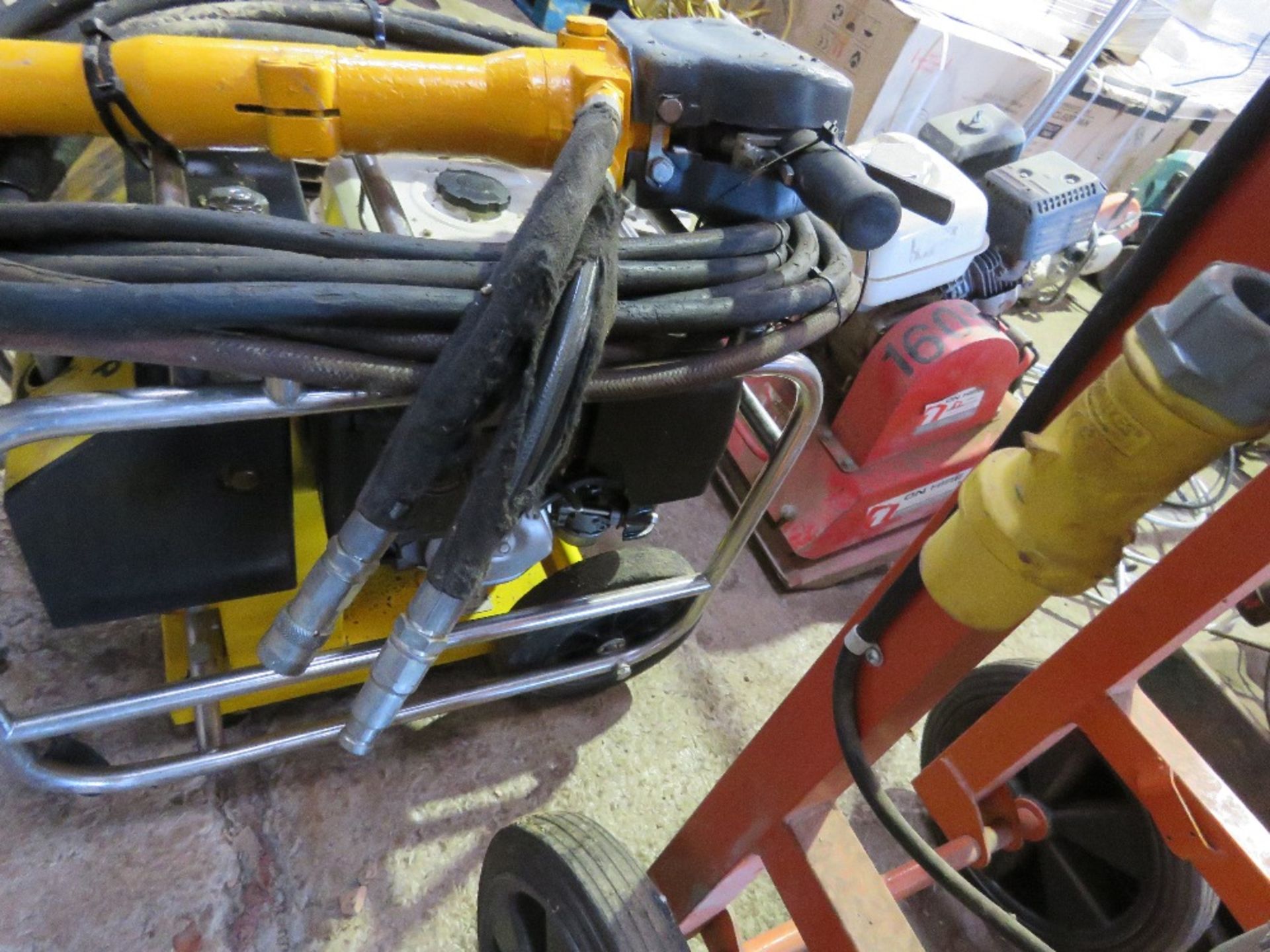 ATLAS COPCO HYDRAULIC BREAKER PACK WITH HOSE AND GUN. - Image 3 of 4
