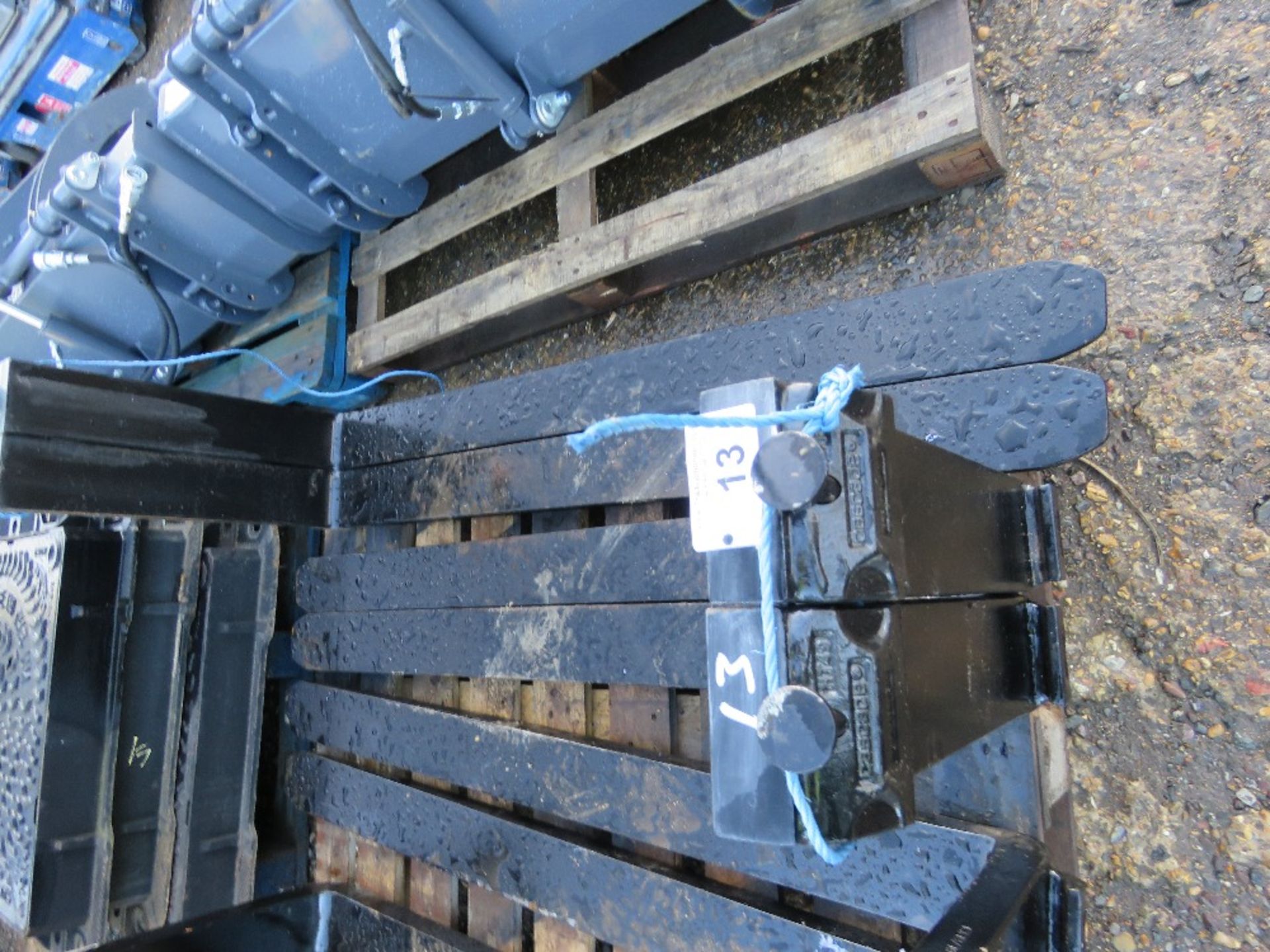 PAIR OF FORKLIFT TRUCK TINES, 16" CARRIAGE, 1.2M LENGTH APPROX. - Image 4 of 6