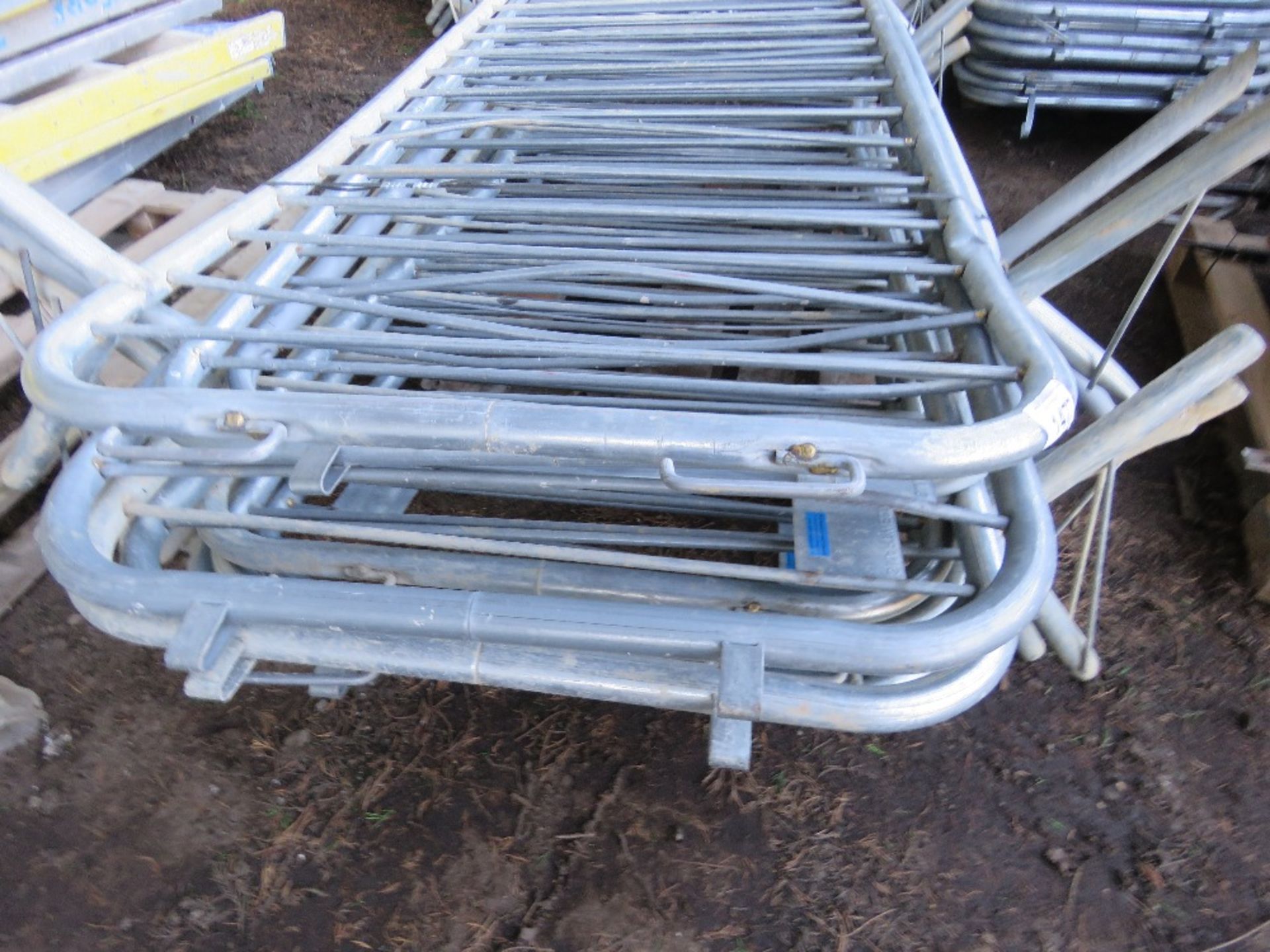 10 X SECOND GRADE METAL CROWD BARRIERS. THIS LOT IS SOLD UNDER THE AUCTIONEERS MARGIN SCHEME, THE - Image 2 of 3