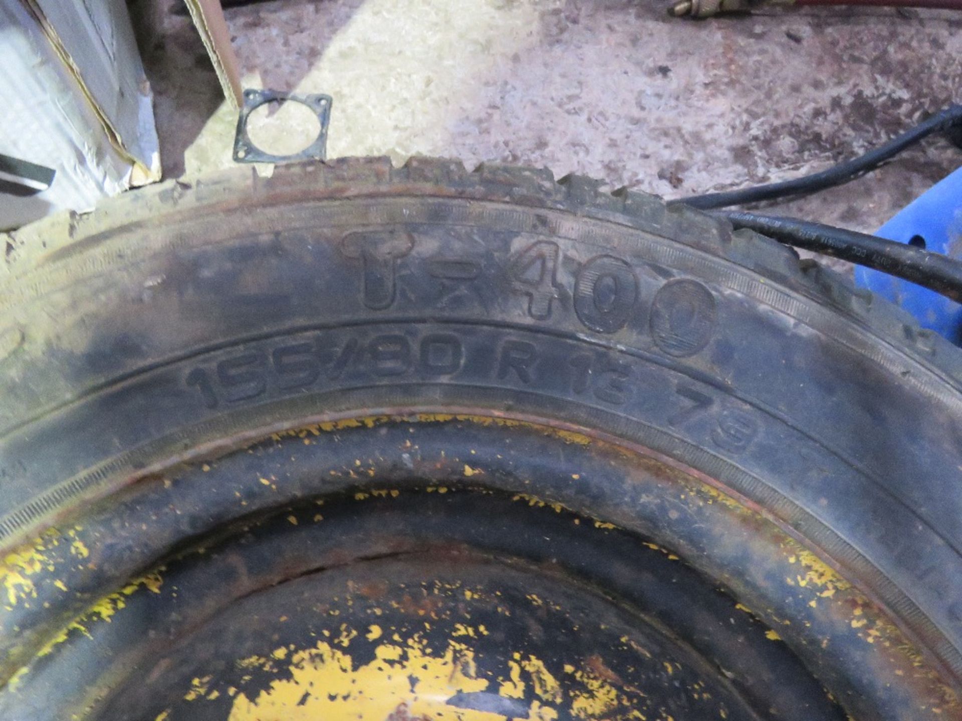 2 X TRAILER WHEELS AND TYRES. THIS LOT IS SOLD UNDER THE AUCTIONEERS MARGIN SCHEME, THEREFORE NO - Image 3 of 4