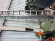 9 RUNG TRIPLE ALUMINIUM LADDER.