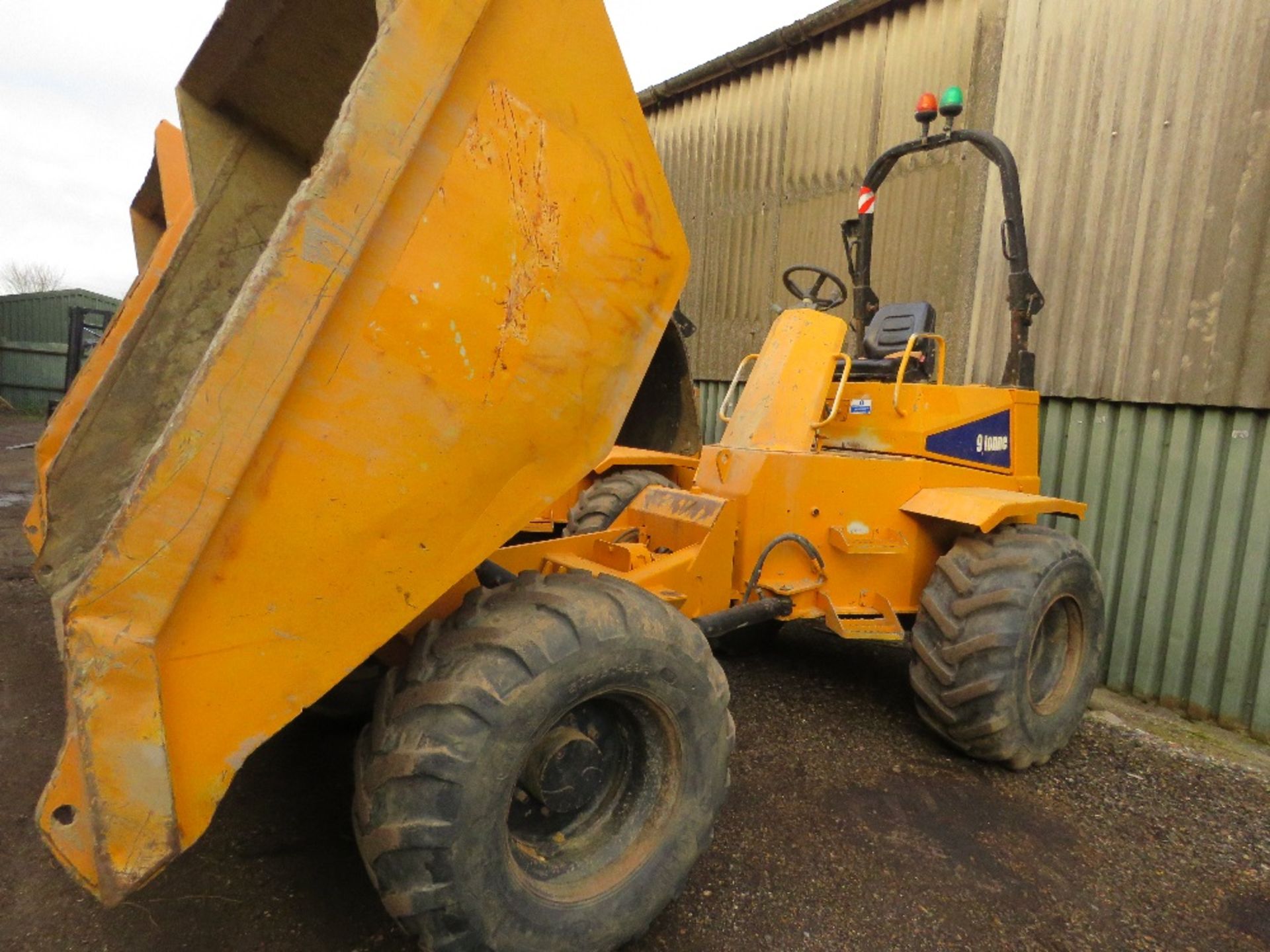 THWAITES 9 TONNE SITE DUMPER, YEAR 2011 BUILD. 3618REC HOURS. SN:SLCM590Z1108C1849. DIRECT FROM LOCA