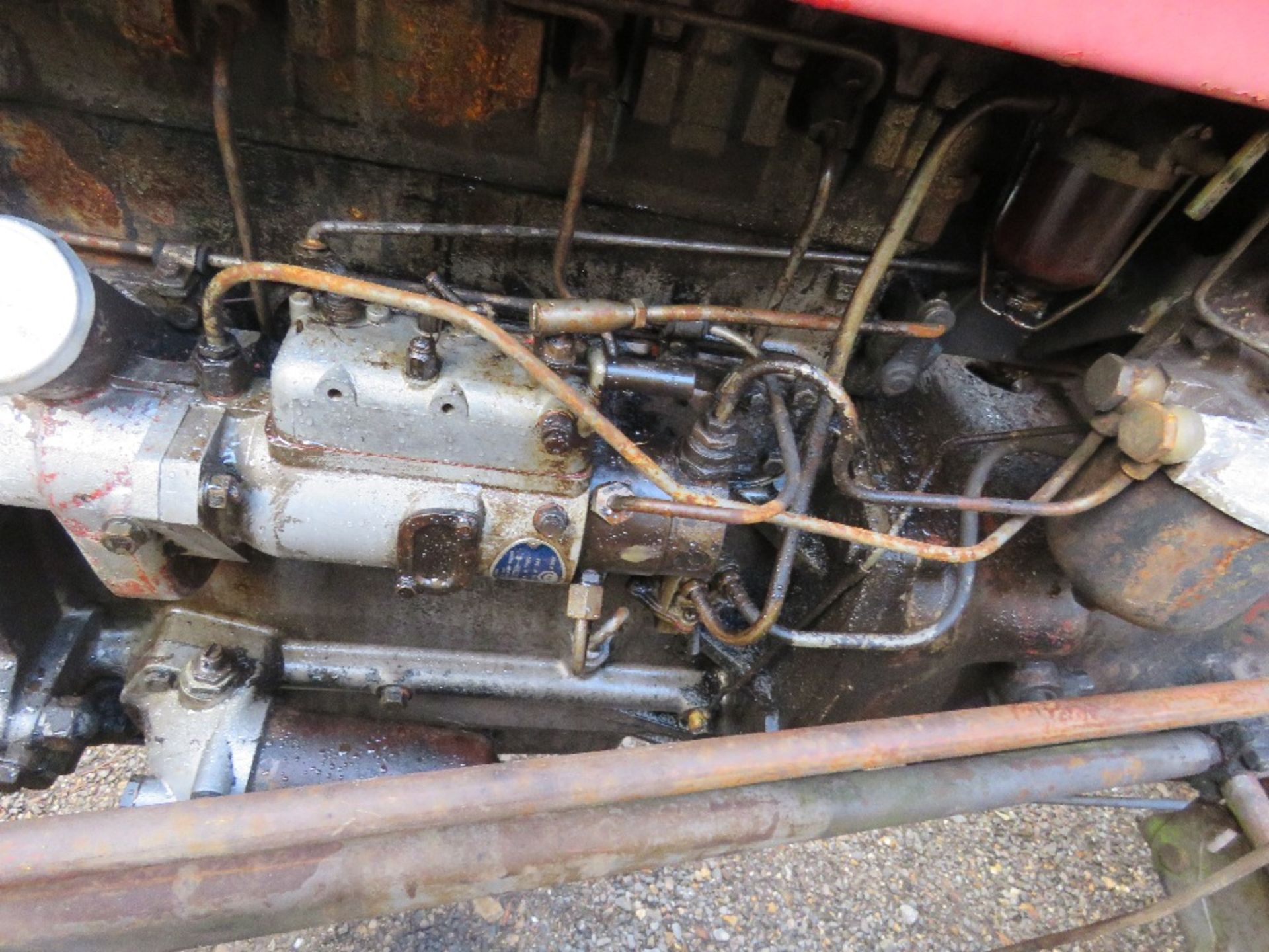 MASSEY FERGUSON 35 4 CYLINDER TRACTOR. BRIEF TESTING BY PUSHING SAW THE ENGINE TURN OVER AND TRY TO - Image 3 of 7