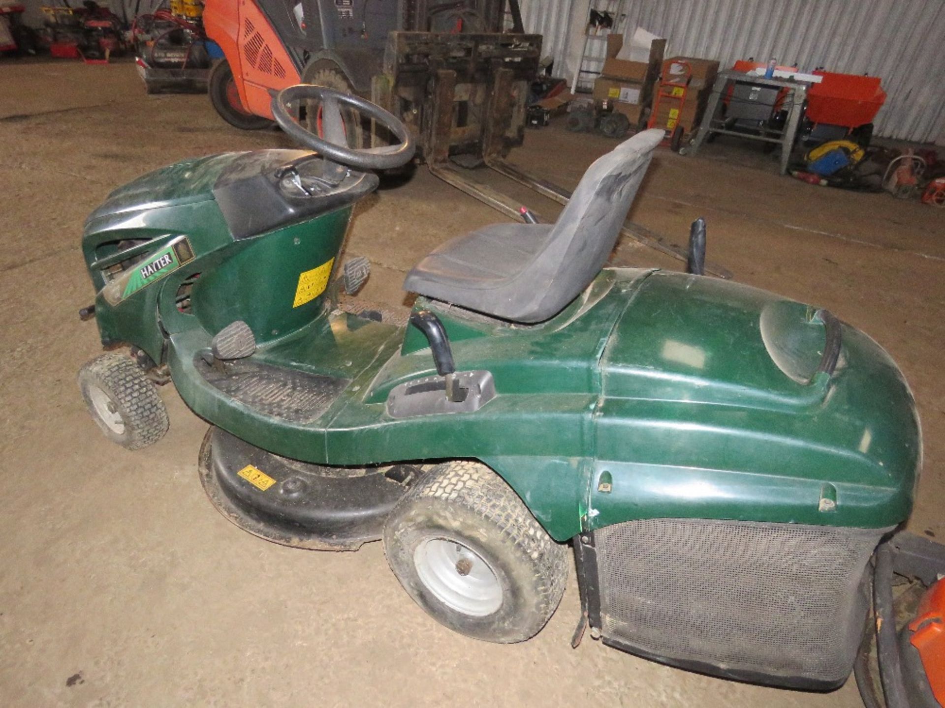 HAYTER HERITAGE RS82 RIDE ON HYDRO MOWER WITH COLLECTOR - Image 3 of 6