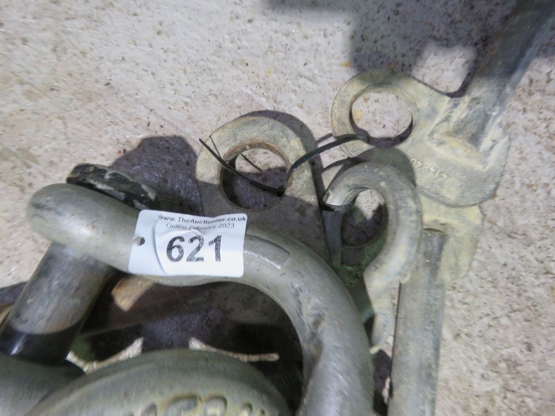 LIFTING SHACKLES PLUS MANHOLE RING LIFTING PINS. THIS LOT IS SOLD UNDER THE AUCTIONEERS MARGIN SC - Image 4 of 4