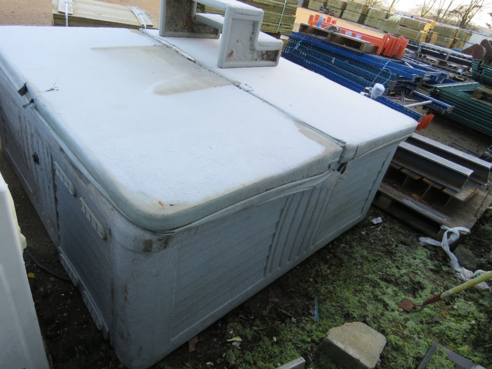 HARD SHELL HOT TUB JACUZZI UNIT WITH COVER AND STEPS. 6FT SQUARE APPROX. THIS LOT IS SOLD UNDER T - Image 6 of 6