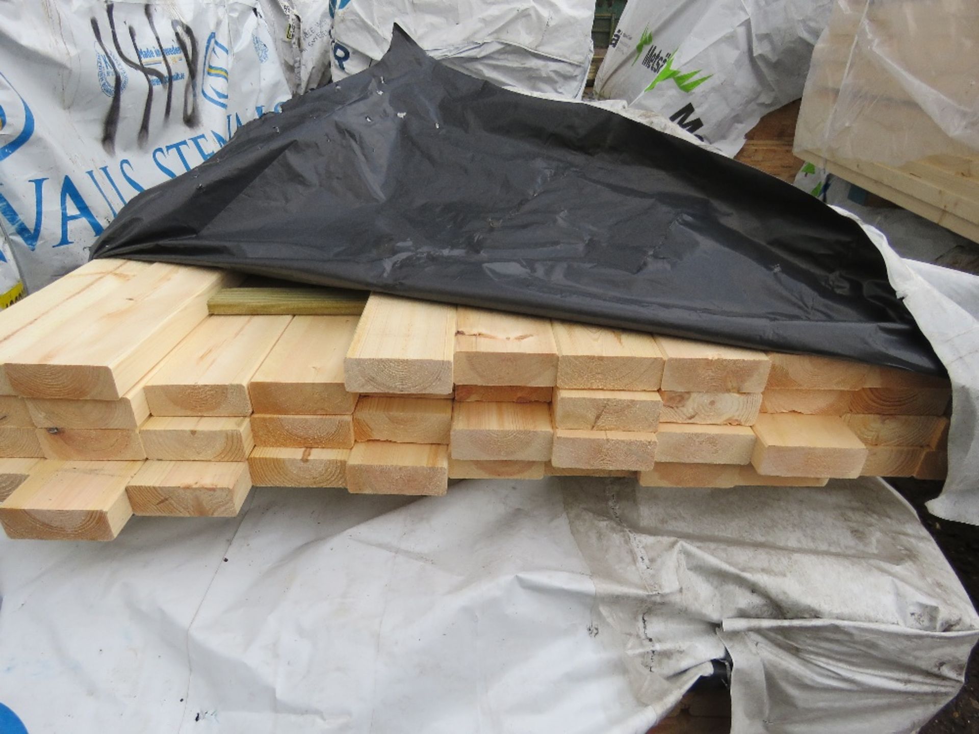 2 X PACKS OF UNTREATED TIMBERS: BATTENS AND TOP CAPS, 2.18M - 2.4M LENGTH APPROX. - Image 2 of 4