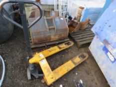 HYDRAULIC PALLET TRUCK, LIFTS AND LOWERS, SOURCED FROM COMPANY LIQUIDATION. THIS LOT IS SOLD UNDE