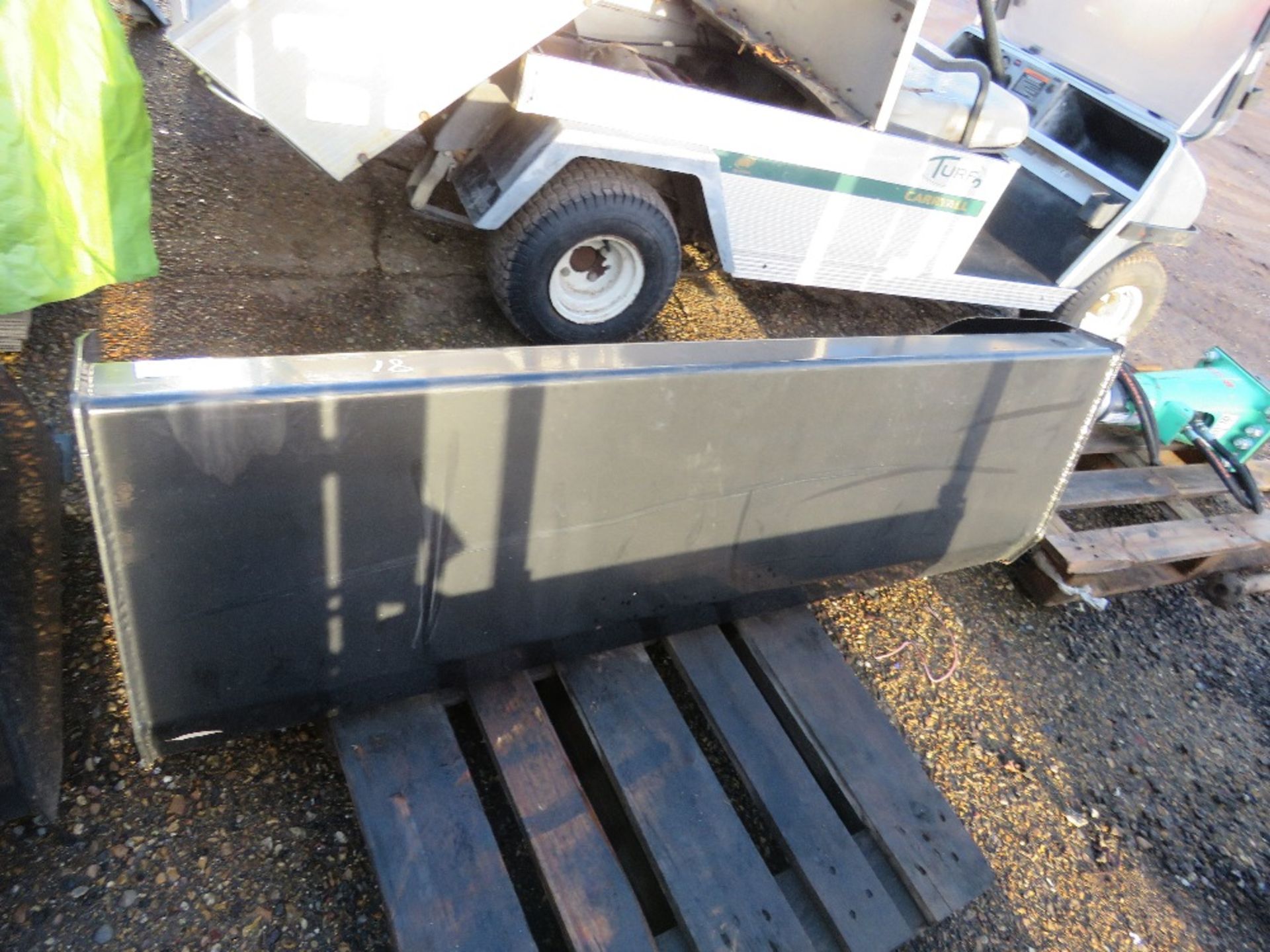 1 X GENERAL PURPOSE TRACTOR LOADER BUCKET, 1.5M WIDTH APPROX, UNUSED, NO BRACKETS.