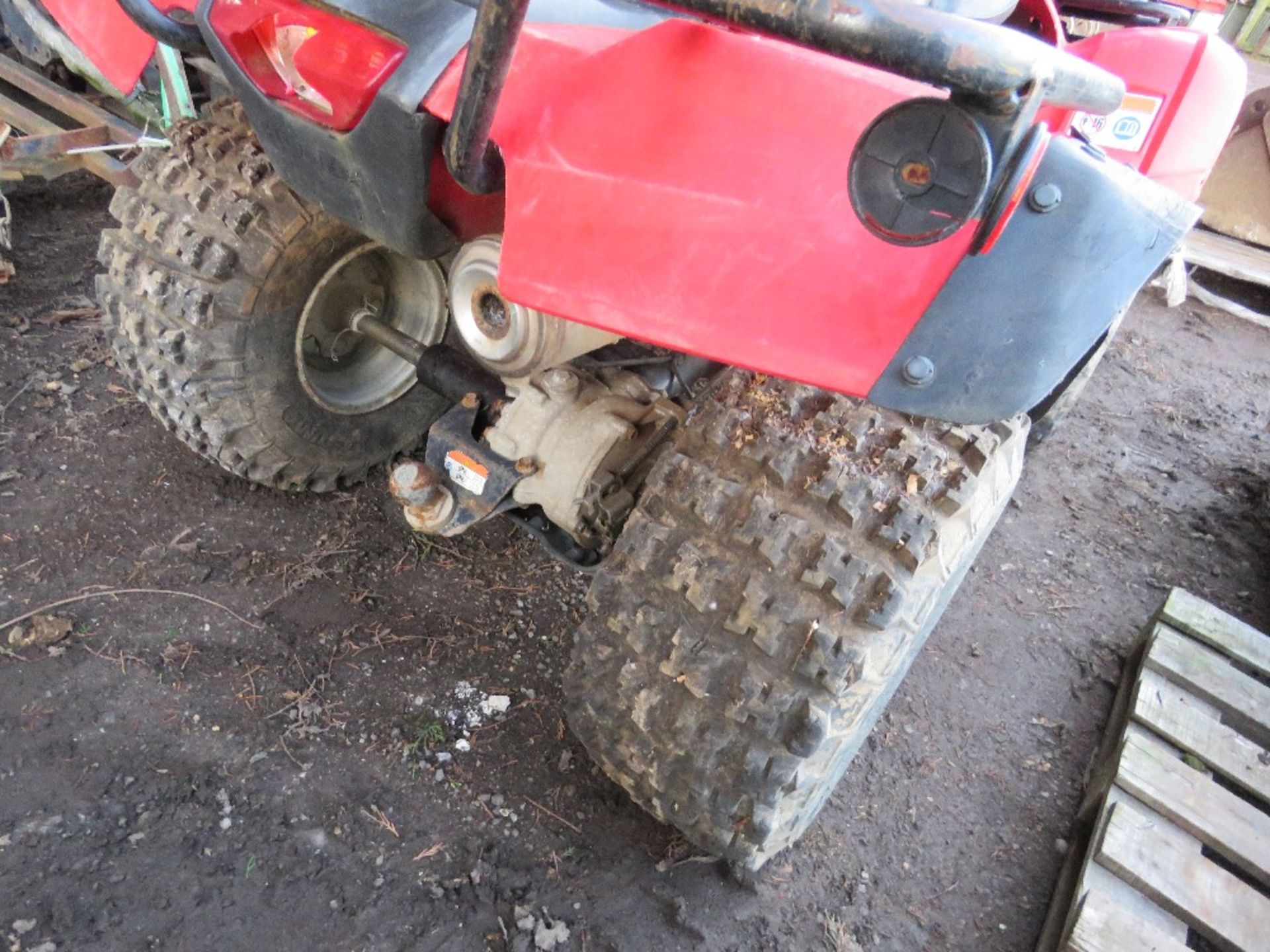 HONDA TRX250 2WD QUAD BIKE, SPARES/REPAIR (VENDORS COMMENTS: SOME TIME AGO THE ENGINE RAN BUT WOULD - Image 5 of 7