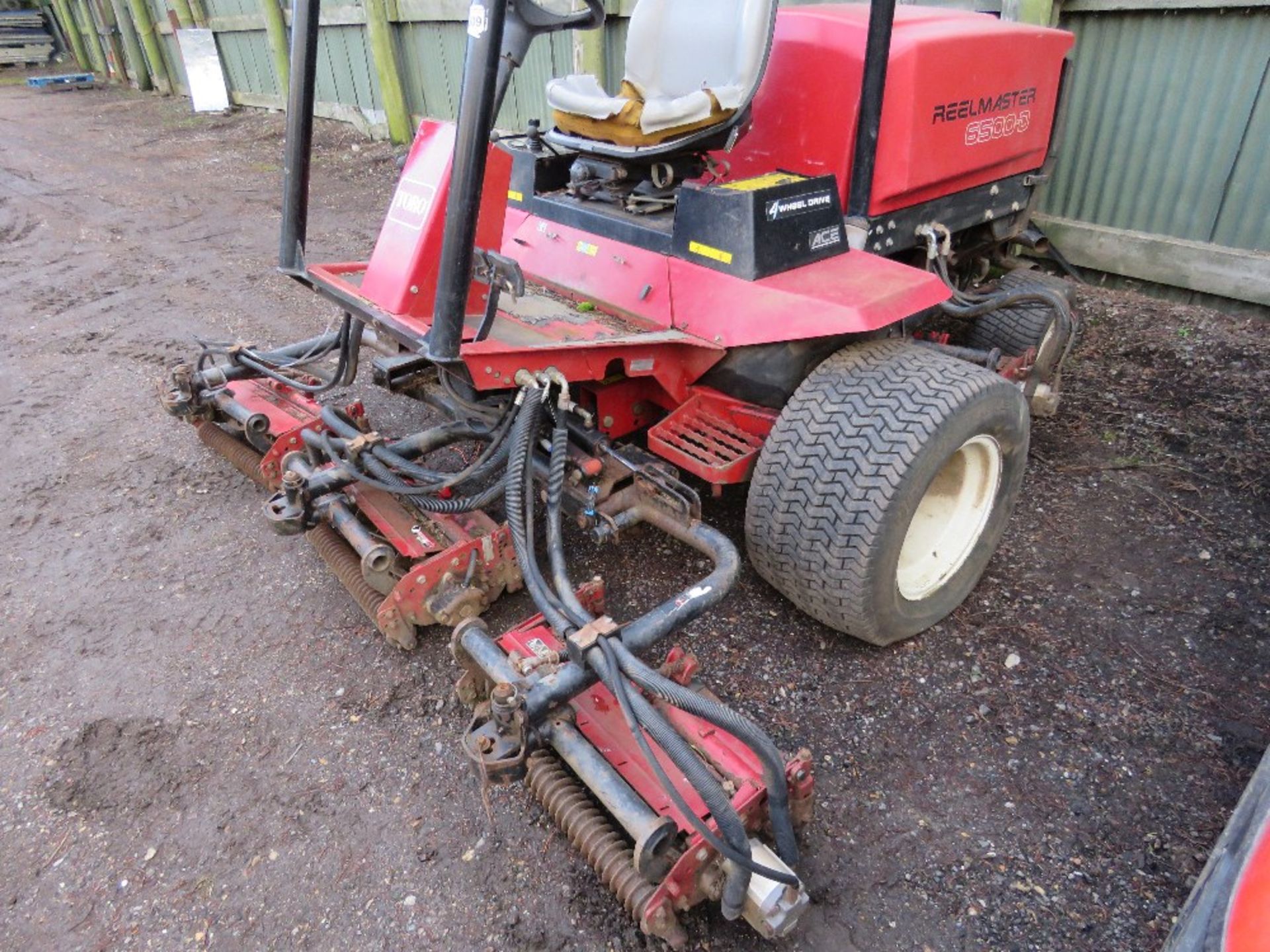 TORO REELMASTER 6500D 5 GANG 4WD MOWER, EX GOLF COURSE. WHEN TESTED WAS SEEN TO RUN, DRIVE AND BLADE - Image 3 of 12