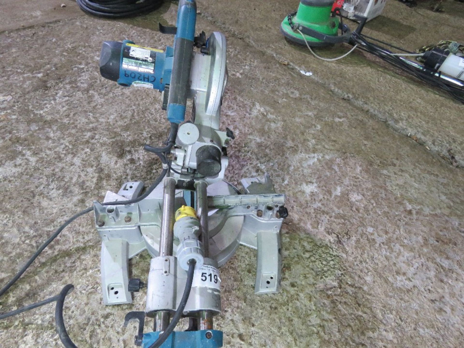 MAKITA 110VOLT MITRE SAW. SOURCED FROM COMPANY LIQUIDATION. - Image 2 of 4