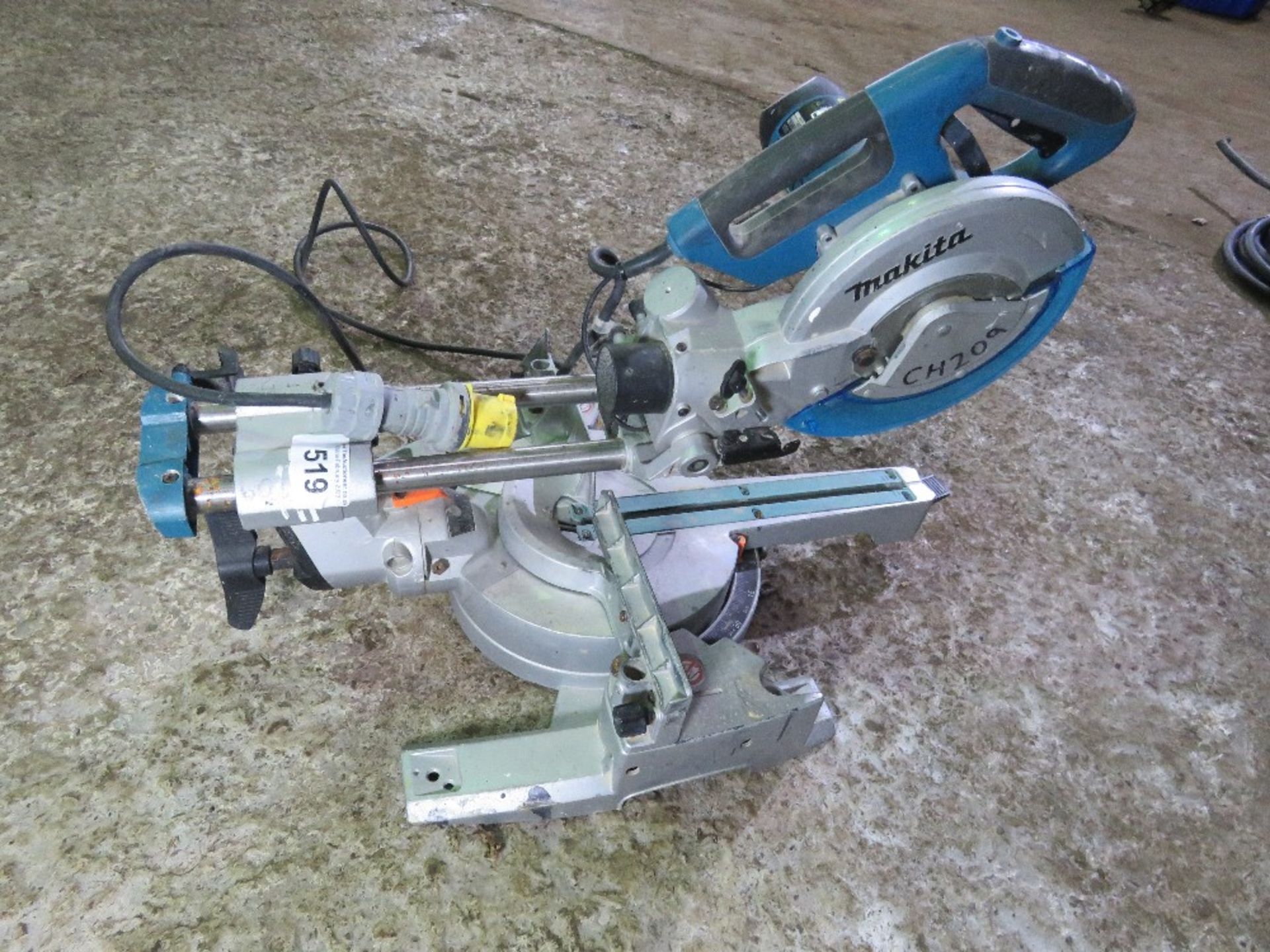 MAKITA 110VOLT MITRE SAW. SOURCED FROM COMPANY LIQUIDATION. - Image 3 of 4