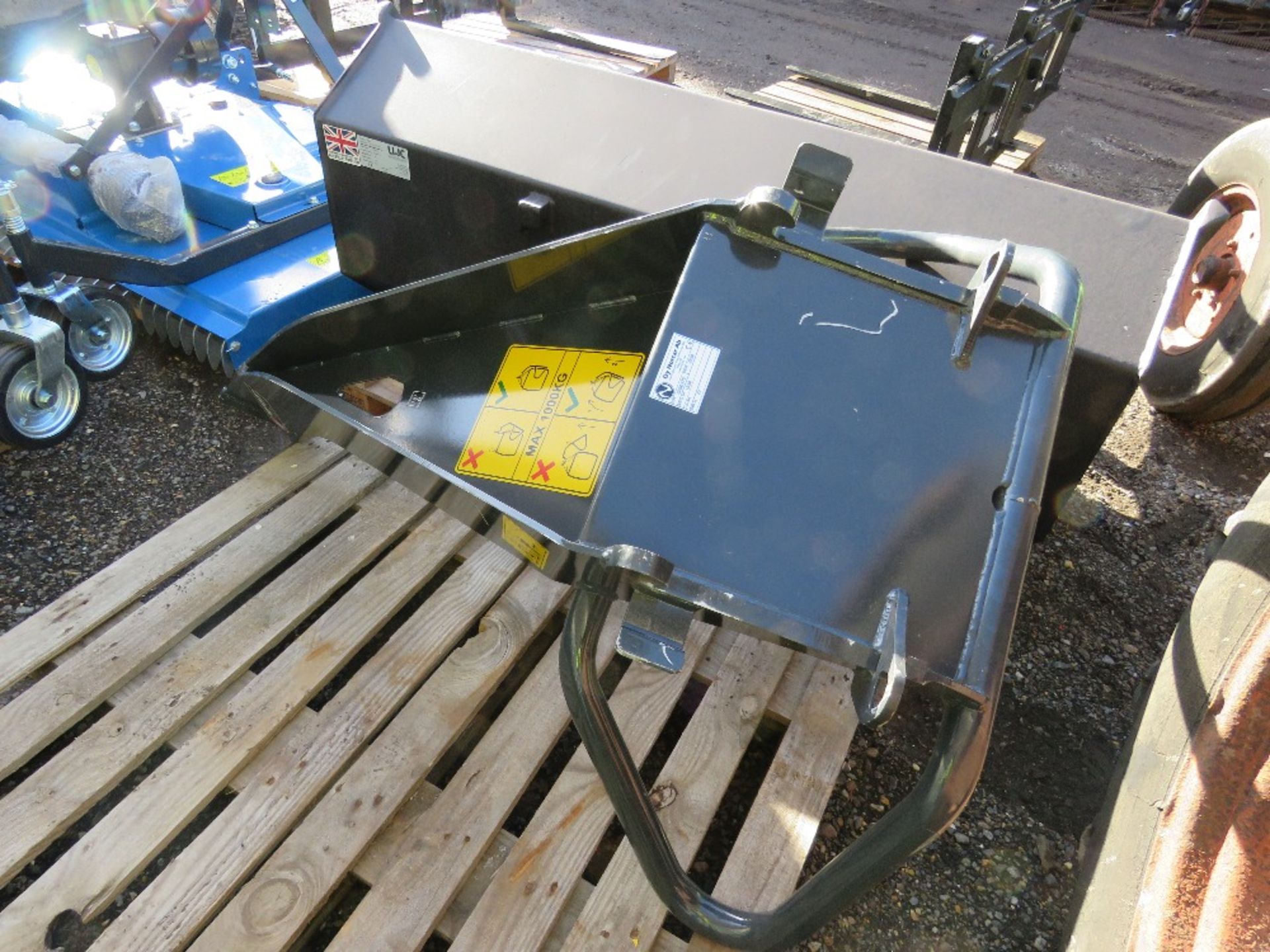 NORCAR BRANDED BIG BAG LIFTER UNIT WITH BRACKETS TO FIT AVANT, MULTI ONE OR NORCAR LOADERS. - Image 2 of 5