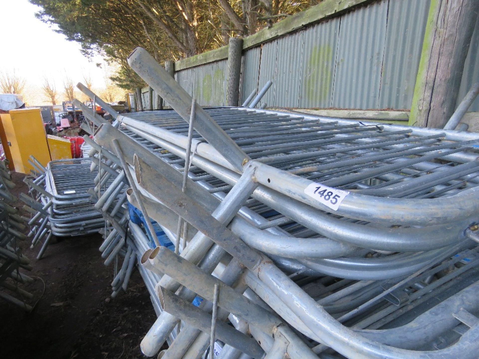 BUNDLE CONTAINING 15NO QUALITY GALVANISED CROWD BARRIERS, MAINLY SMARTWELD BRAND. MANY APPEAR UNUSED - Image 3 of 3