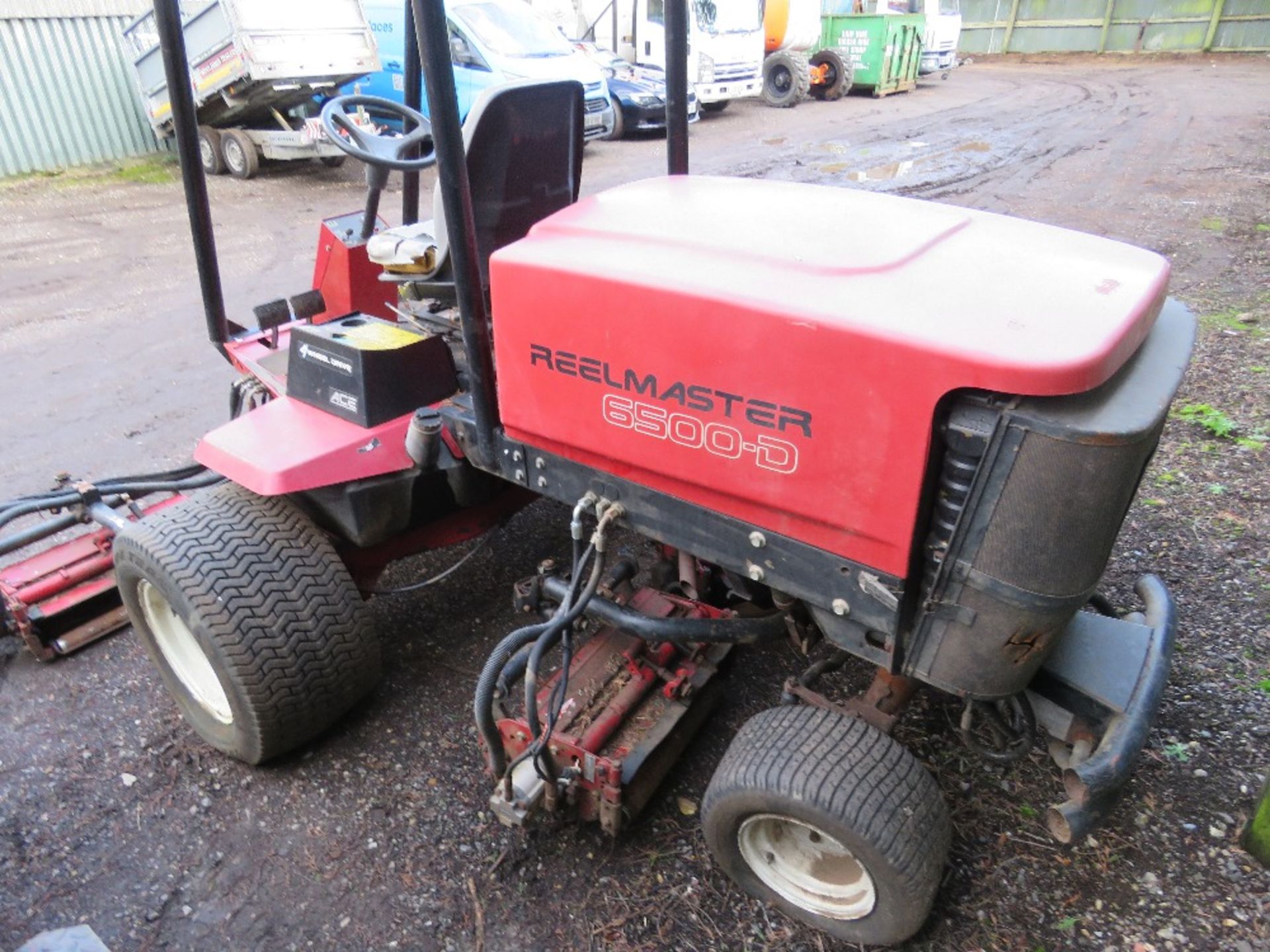 TORO REELMASTER 6500D 5 GANG 4WD MOWER, EX GOLF COURSE. WHEN TESTED WAS SEEN TO RUN, DRIVE AND BLADE - Image 5 of 12