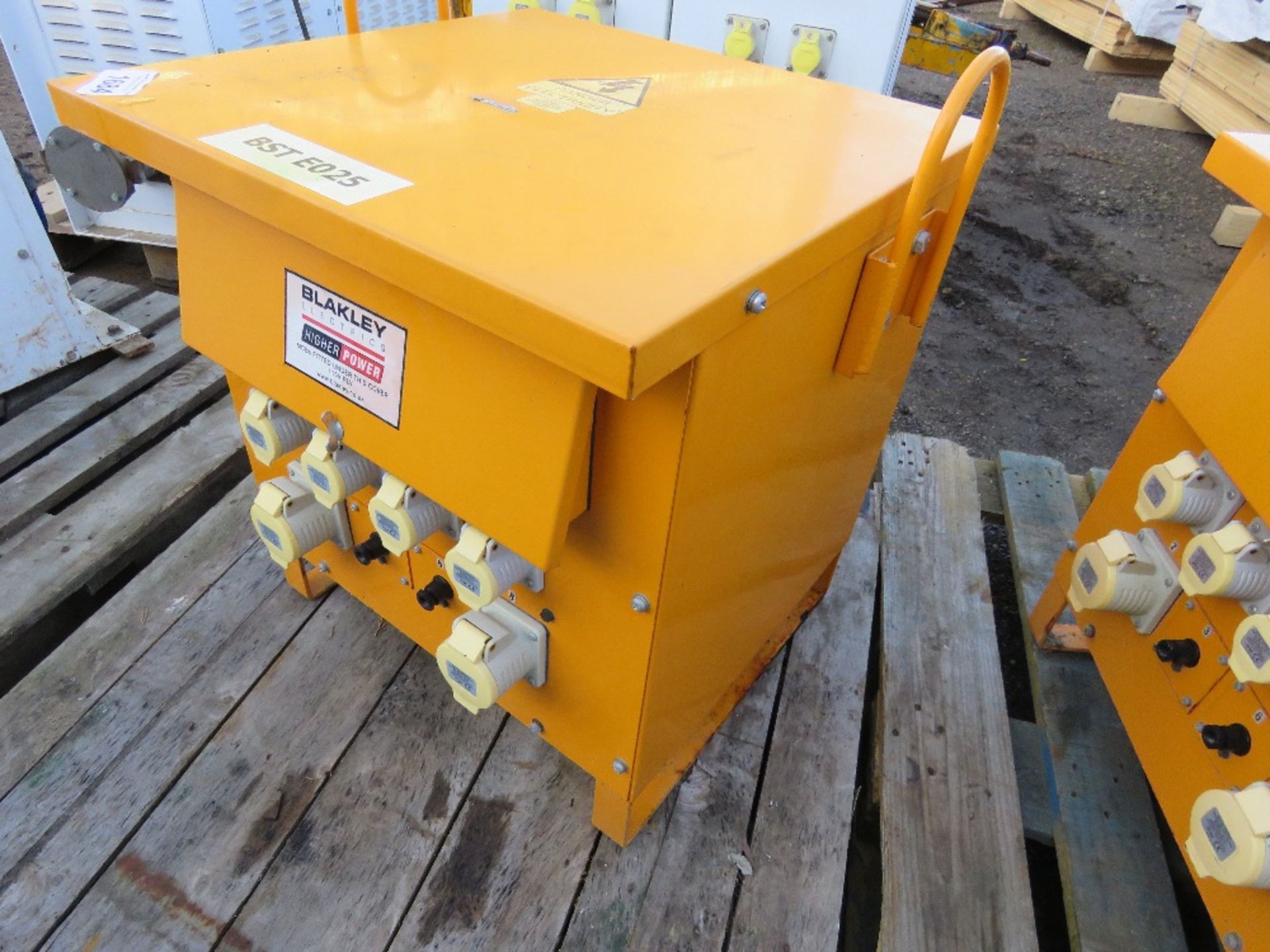 BLAKLEY 110VOLT SITE TRANSFORMER. THIS LOT IS SOLD UNDER THE AUCTIONEERS MARGIN SCHEME, THEREFOR - Image 2 of 4