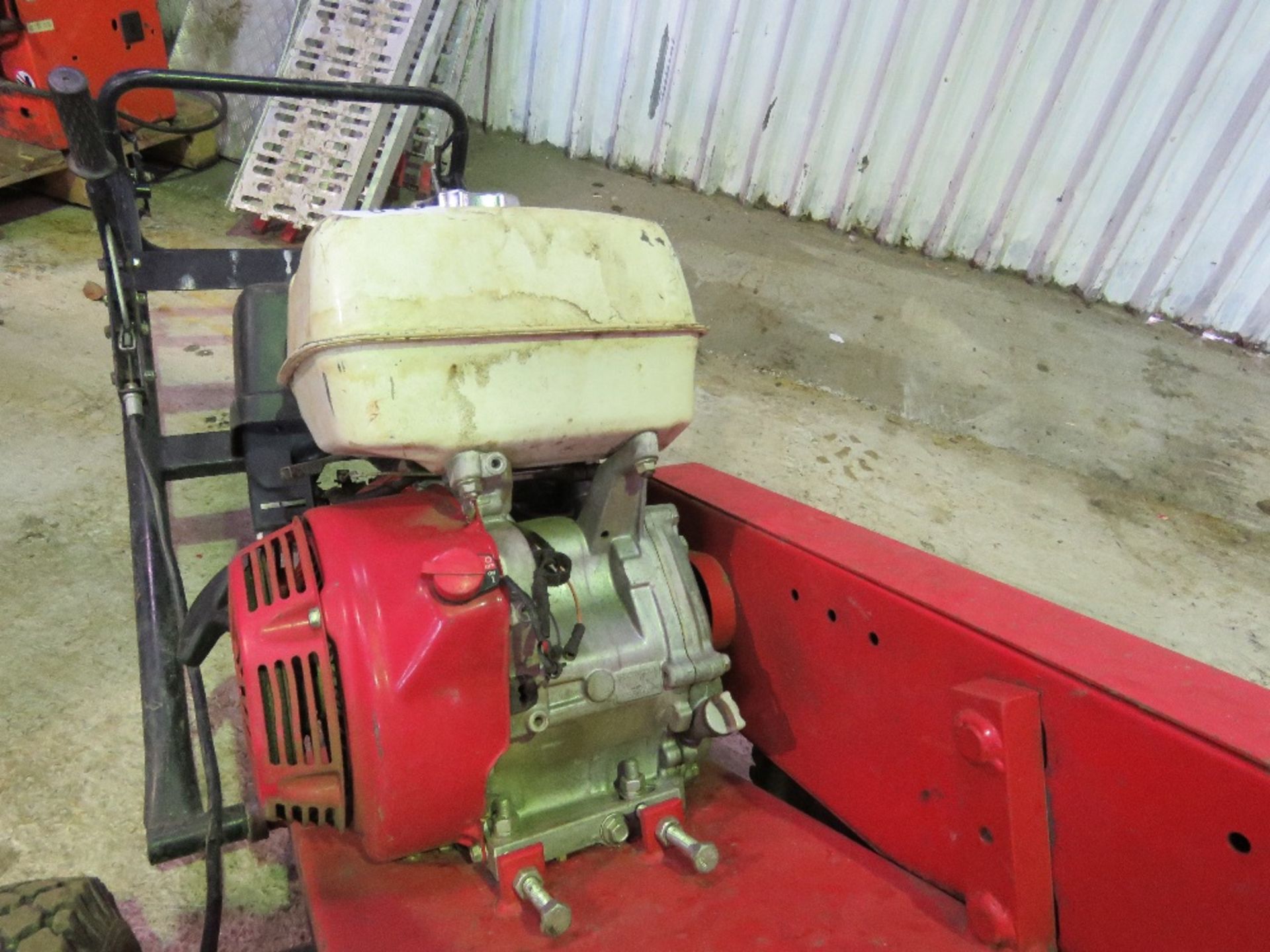 PETROL ENGINED HEAVY DUTY STUMP GRINDER. - Image 4 of 8