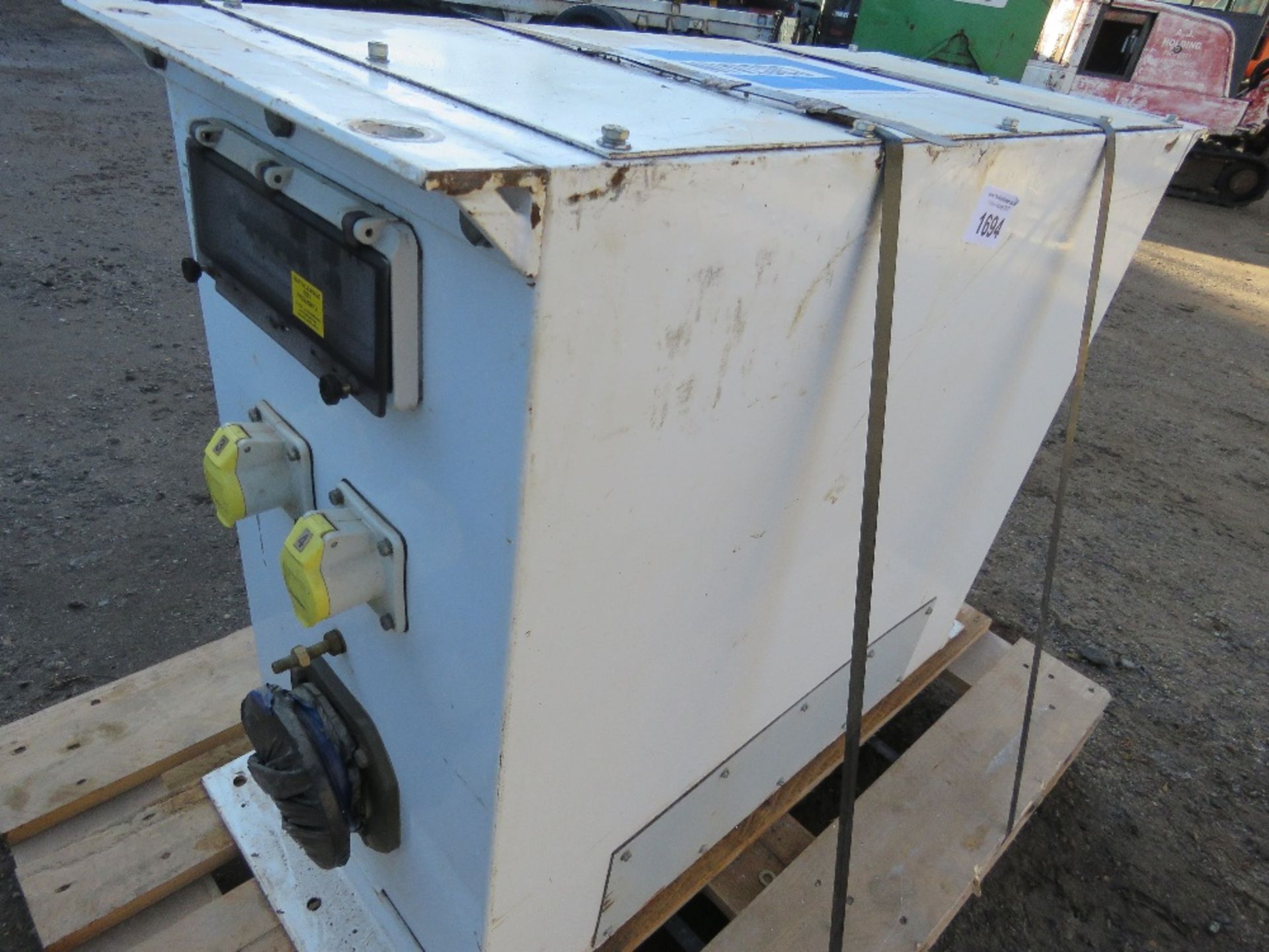 1 X BLAKLEY 10KVA TUNNEL TRANSFORMER. THIS LOT IS SOLD UNDER THE AUCTIONEERS MARGIN SCHEME, THER - Image 4 of 4