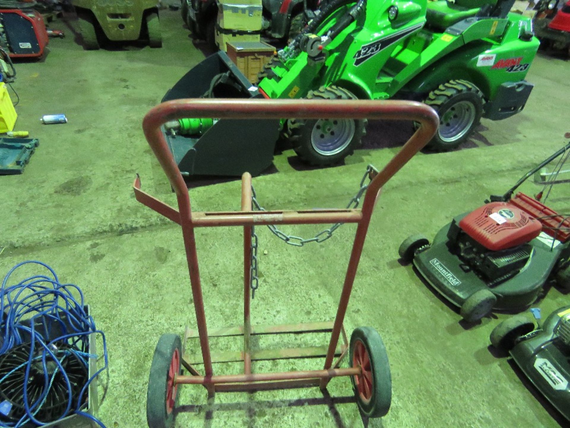 GAS BOTTLE TROLLEY WITH SAFETY CHAIN. COMPANY LIQUIDATION STOCK. THIS LOT IS SOLD UNDER THE AUCTIO - Image 3 of 4