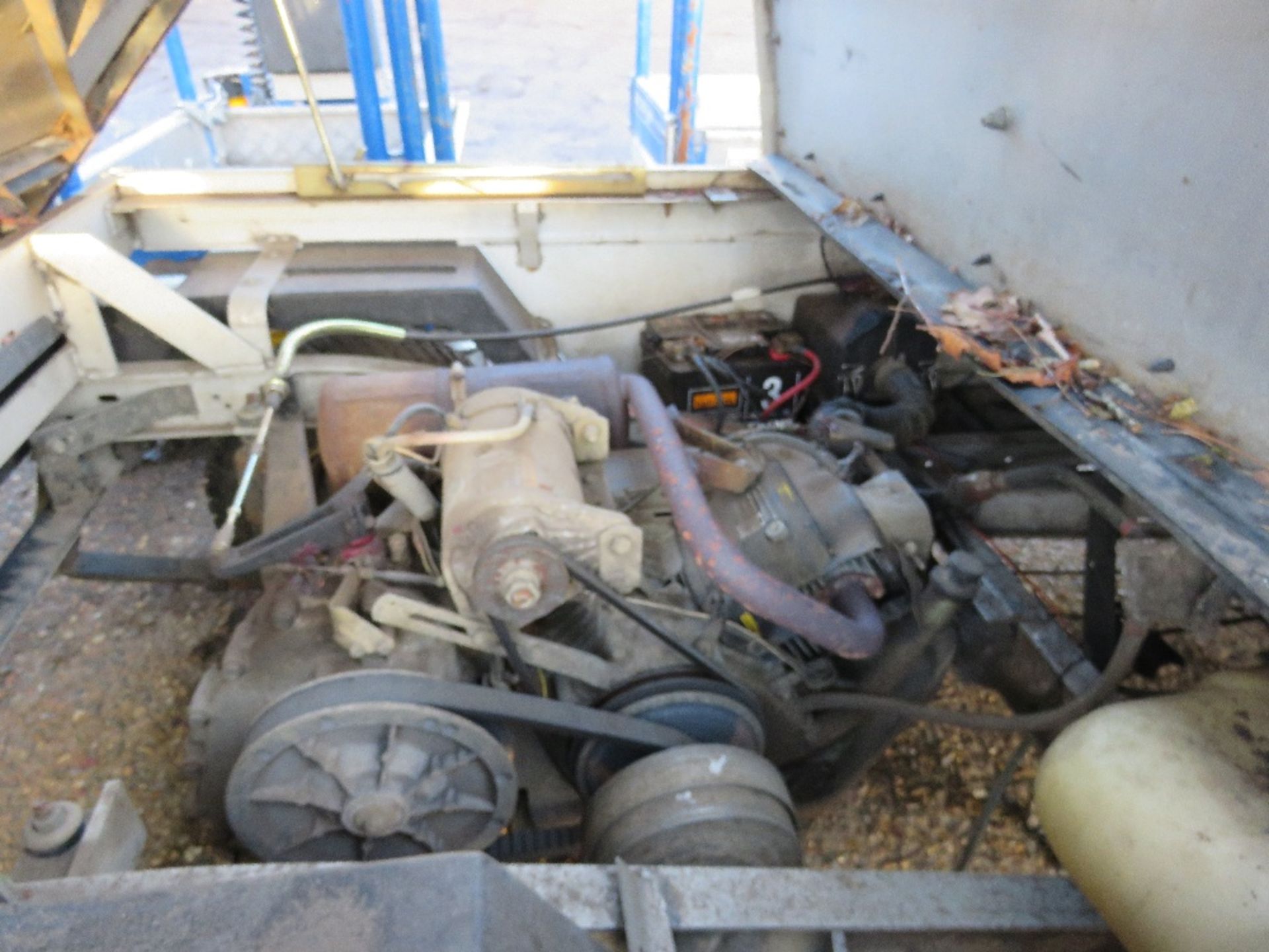 CLUBCAR CARRYALL TURF 2 PETROL ENGINED UTILITY TRUCK. WHEN TESTED WAS SEEN TO DRIVE, STEER AND BRAKE - Image 7 of 11