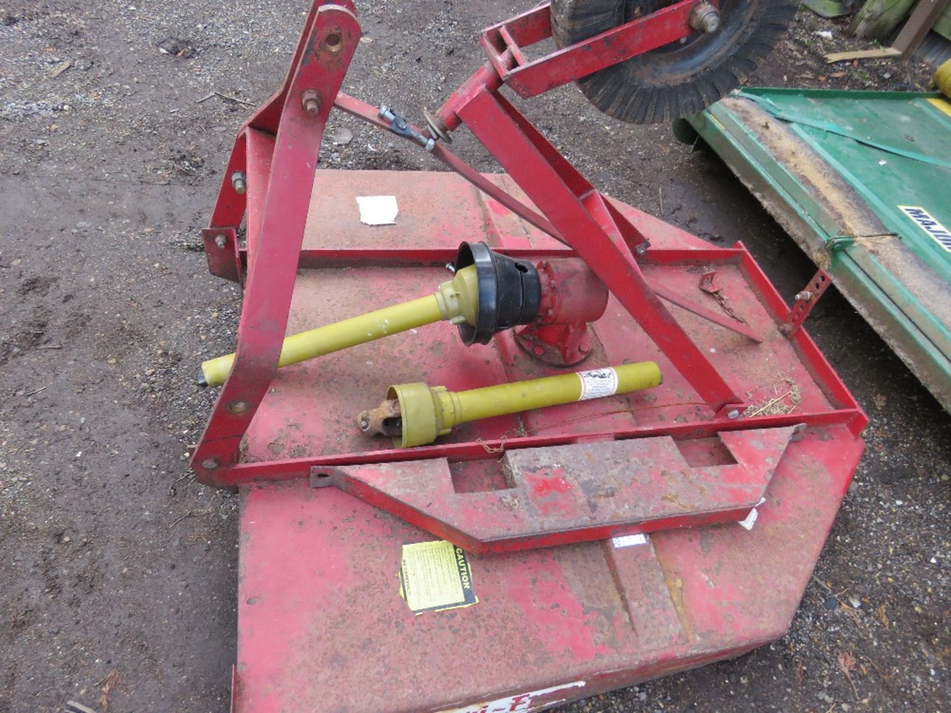 BIG BEE 5FT WIDE AGRICULTURAL TRACTOR MOUNTED TOPPER. WITH PTO SHAFT. THIS LOT IS SOLD UNDER THE - Image 3 of 4