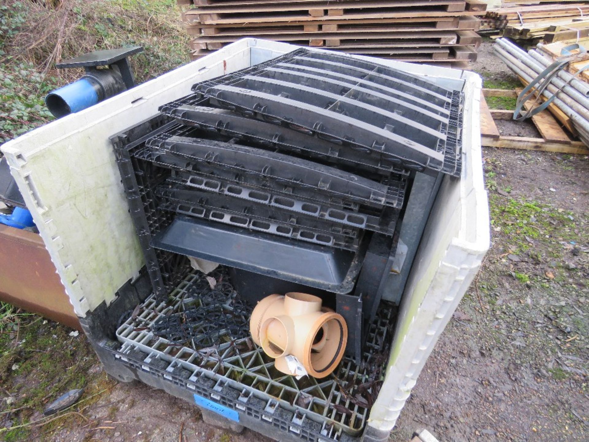 2 X STILLAGES OF DRAINAGE FITTINGS, COVERS ETC. THIS LOT IS SOLD UNDER THE AUCTIONEERS MARGIN SCH - Image 3 of 5