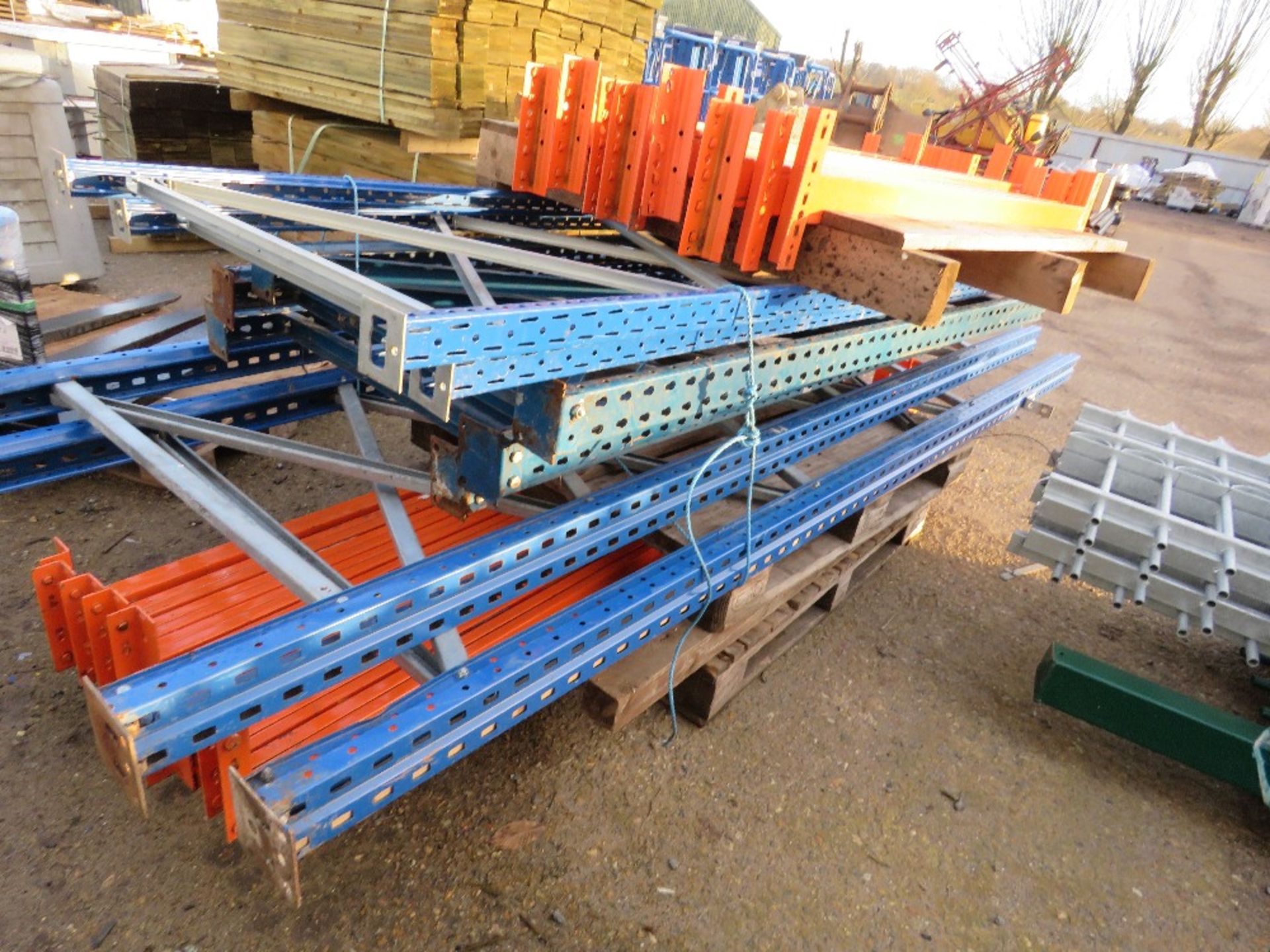 QUANTITY OF ASSORTED PALLET RACKING PARTS, 2-3M HEIGHT UPRIGHTS PLUS SOME BEAMS. - Image 4 of 4