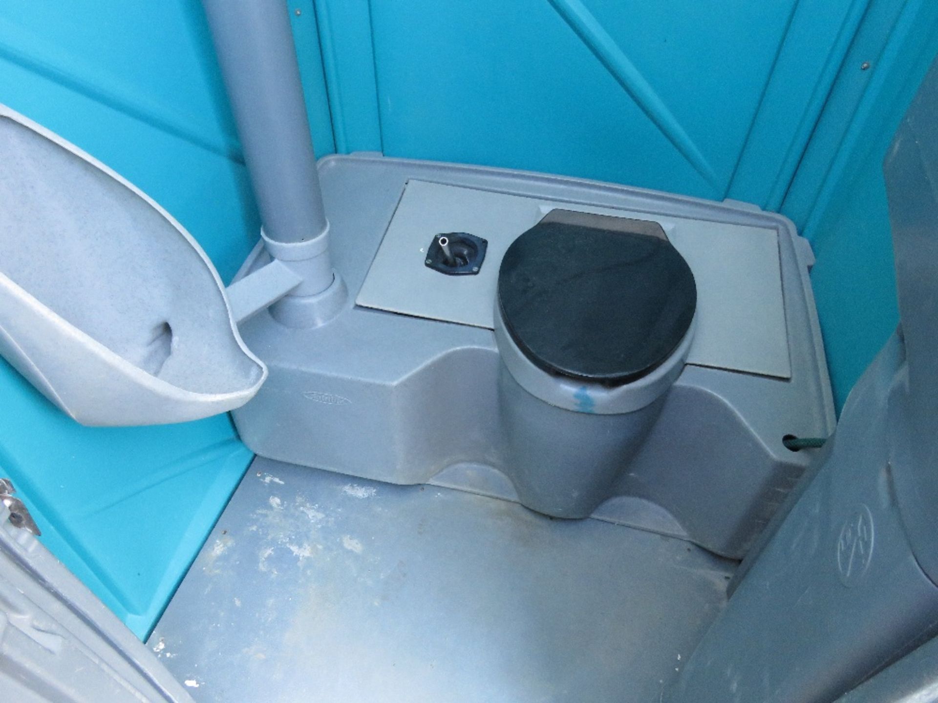PORTABLE SITE TOILET WITH WASHBASIN AND URINAL CLEANED AND BLUE DETERGENT ADDED READY FOR USE. TH - Image 2 of 4