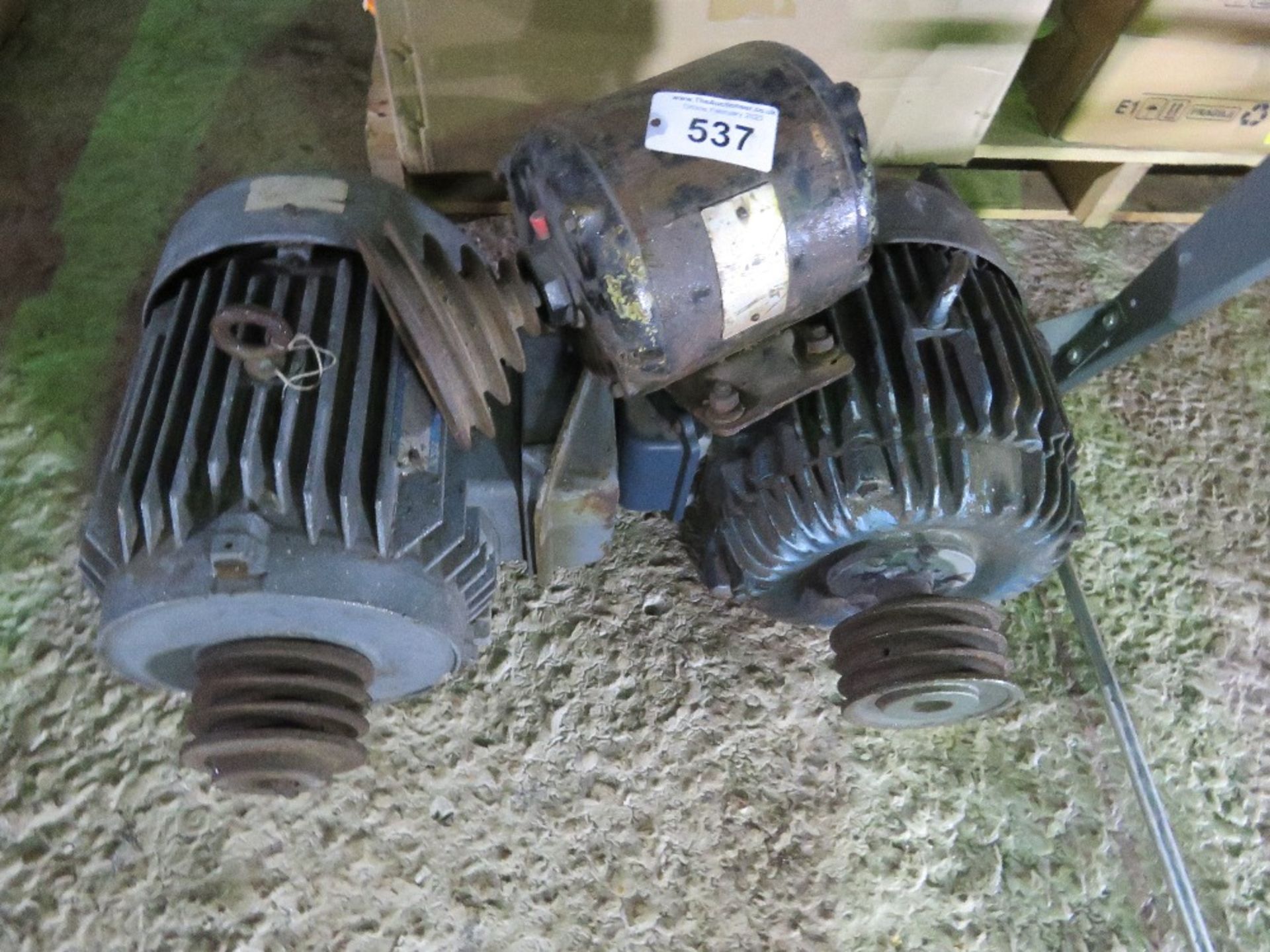 3 X ASSORTED ELECTRIC MOTORS. THIS LOT IS SOLD UNDER THE AUCTIONEERS MARGIN SCHEME, THEREFORE NO