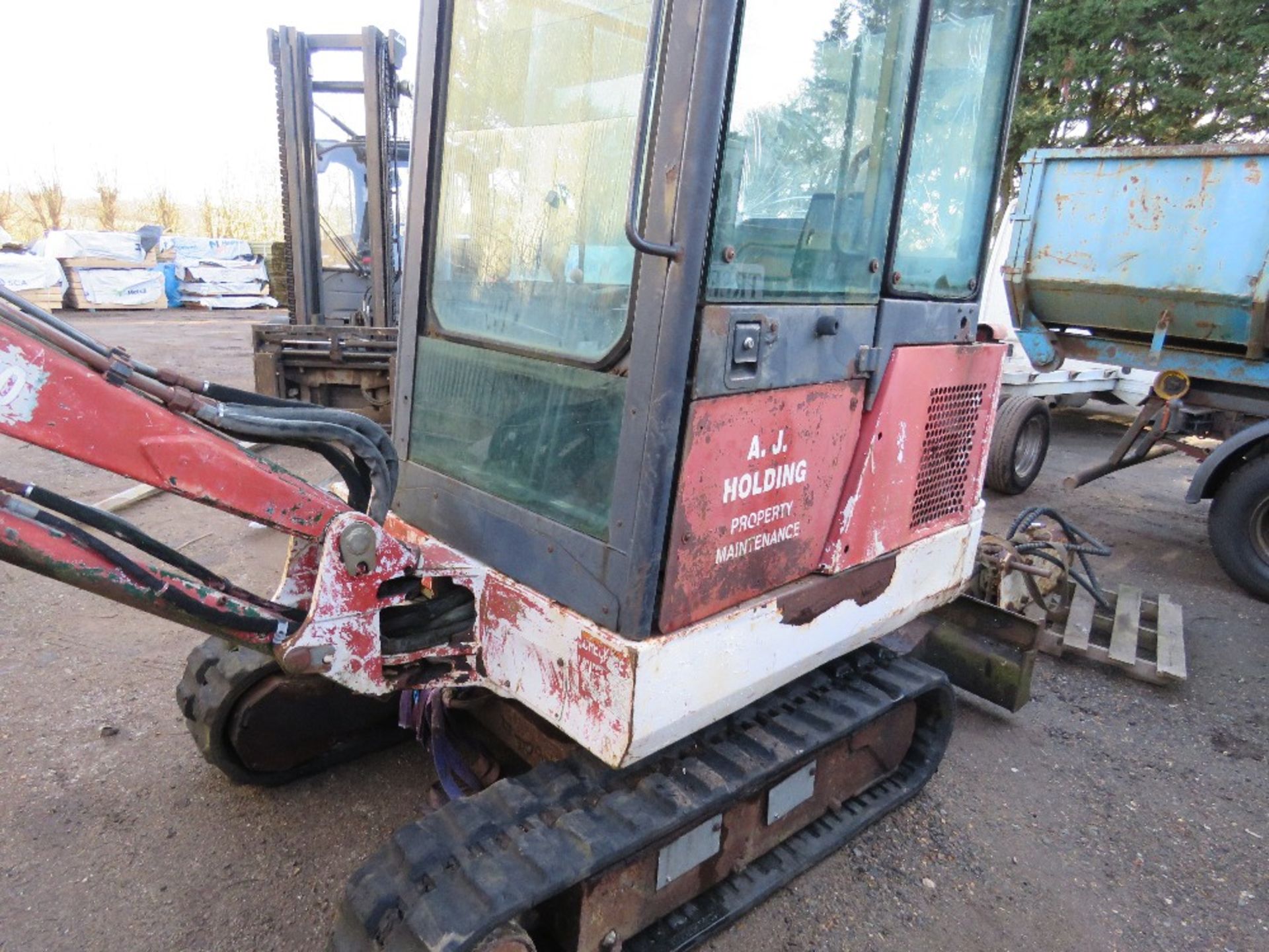 BOBCAT X320 RUBBER TRACKED EXCAVATOR. 3336 REC HOURS. ONE BUCKET. SOLD AS REQUIRING ATTENTION/NON RU - Image 6 of 9