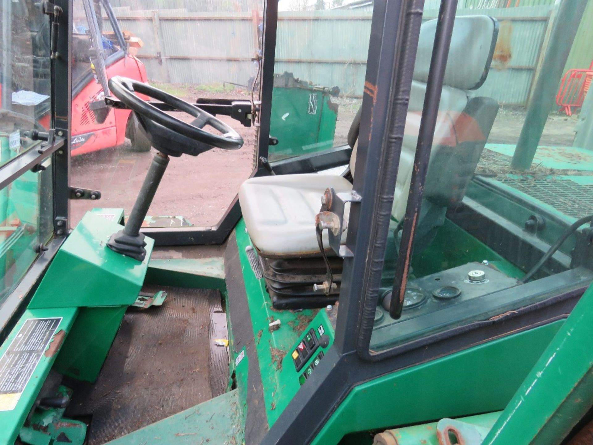 RANSOMES COMMANDER 3500DX 5 GANG MOWER, 4WD, 3138 REC HOURS. KUBOTA ENGINE. WHEN TESTED WAS SEEN TO - Image 9 of 10