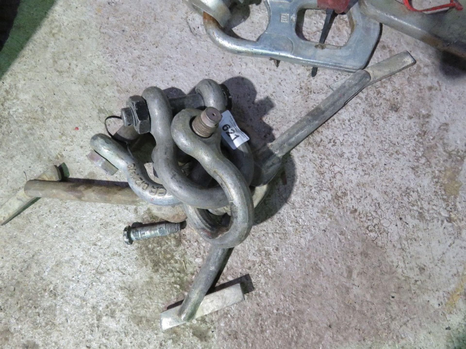 LIFTING SHACKLES PLUS MANHOLE RING LIFTING PINS. THIS LOT IS SOLD UNDER THE AUCTIONEERS MARGIN SC - Image 3 of 4