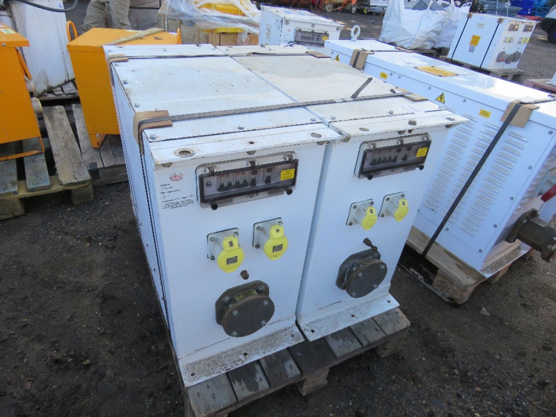 2 X HEAVY DUTY TUNNEL TRANFORMER UNITS, POSSIBLY 10KVA RATED??. THIS LOT IS SOLD UNDER THE AUCTIO - Image 4 of 4