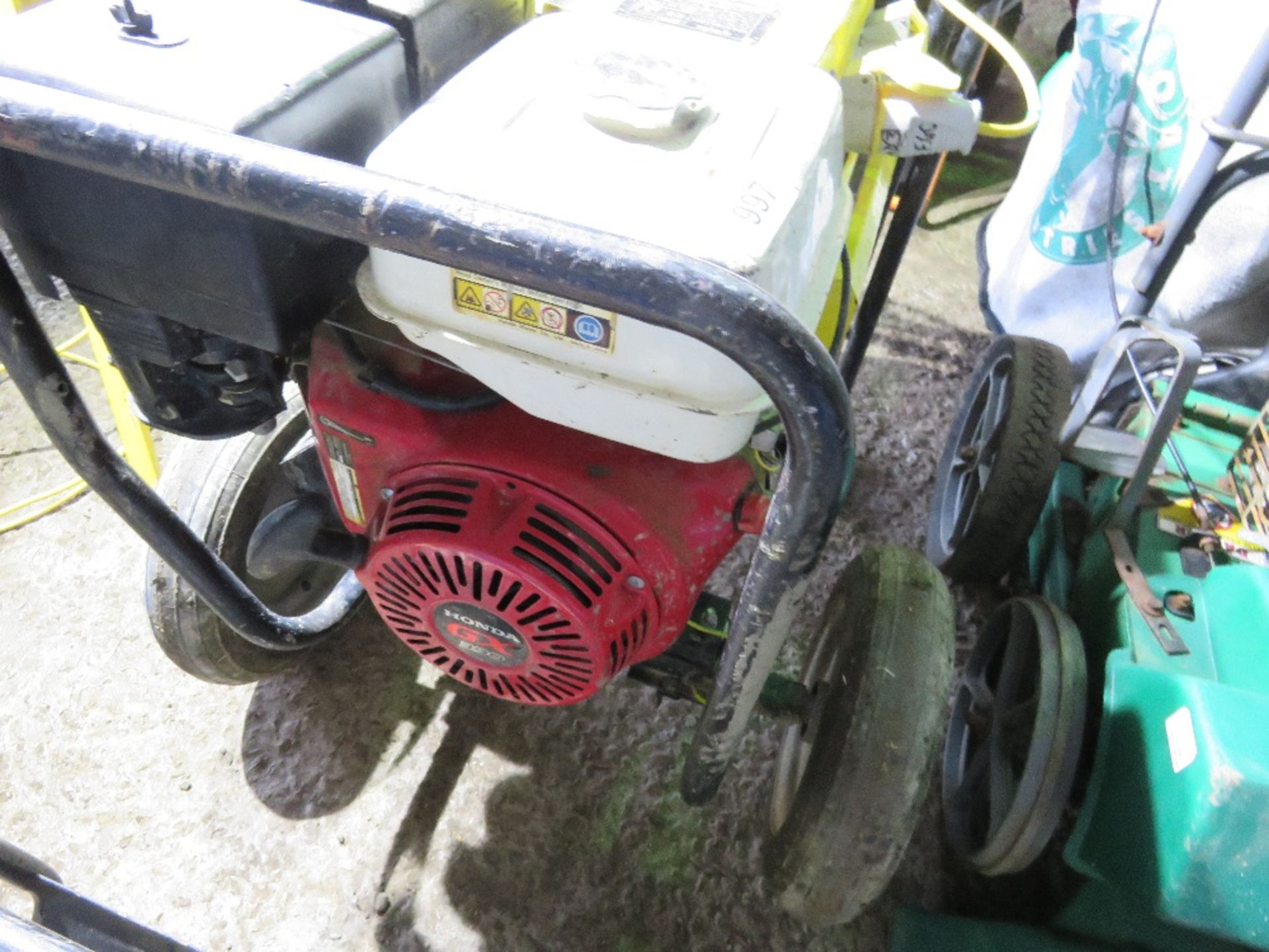 GENSET MPM 5/225 BARROW GENERATOR WELDER WITH LEADS. WHEN TESTED WAS SEEN TO RUN AND SHOWED POWER ON - Image 3 of 6