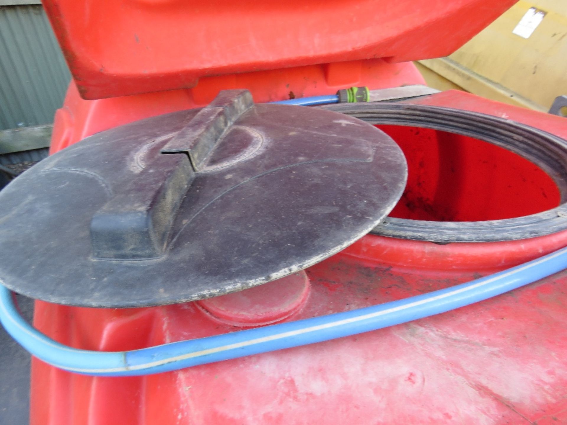 WESTERN POLY WATER BOWSER SUITABLE FOR A PRESSURE WASHER, BEND ON BOLT ON DRAWBAR, SEE IMAGES. - Image 3 of 8