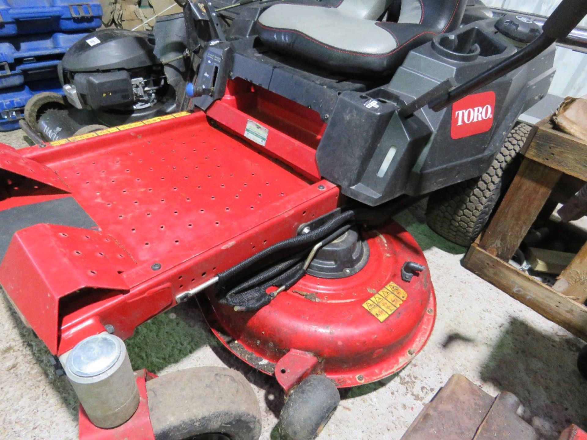 TORO TIMECUTTER ZERO TURN RIDE ON MOWER WITH 22.5HP PETROL ENGINE, YEAR 2022 BUILD. DIRECT FROM LOCA - Image 6 of 11