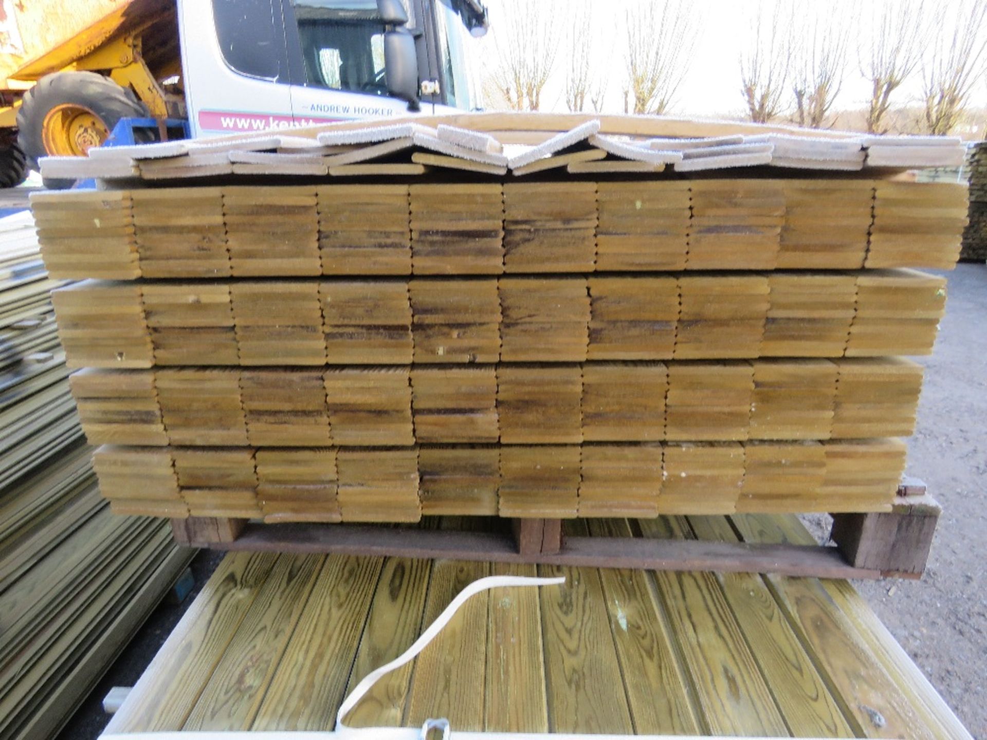 1 X PACK OF PRESSURE TREATED HIT AND MISS FENCE CLADDING BOARDS. 1.14M LENGTH X 100MM WIDTH APPROX. - Image 2 of 3