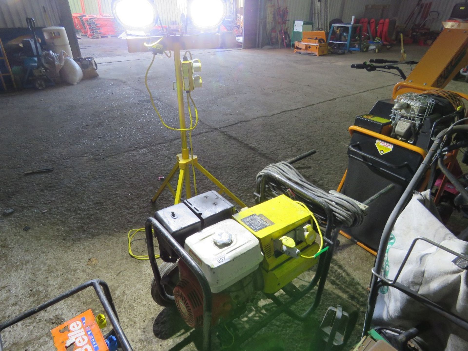 GENSET MPM 5/225 BARROW GENERATOR WELDER WITH LEADS. WHEN TESTED WAS SEEN TO RUN AND SHOWED POWER ON - Image 2 of 6