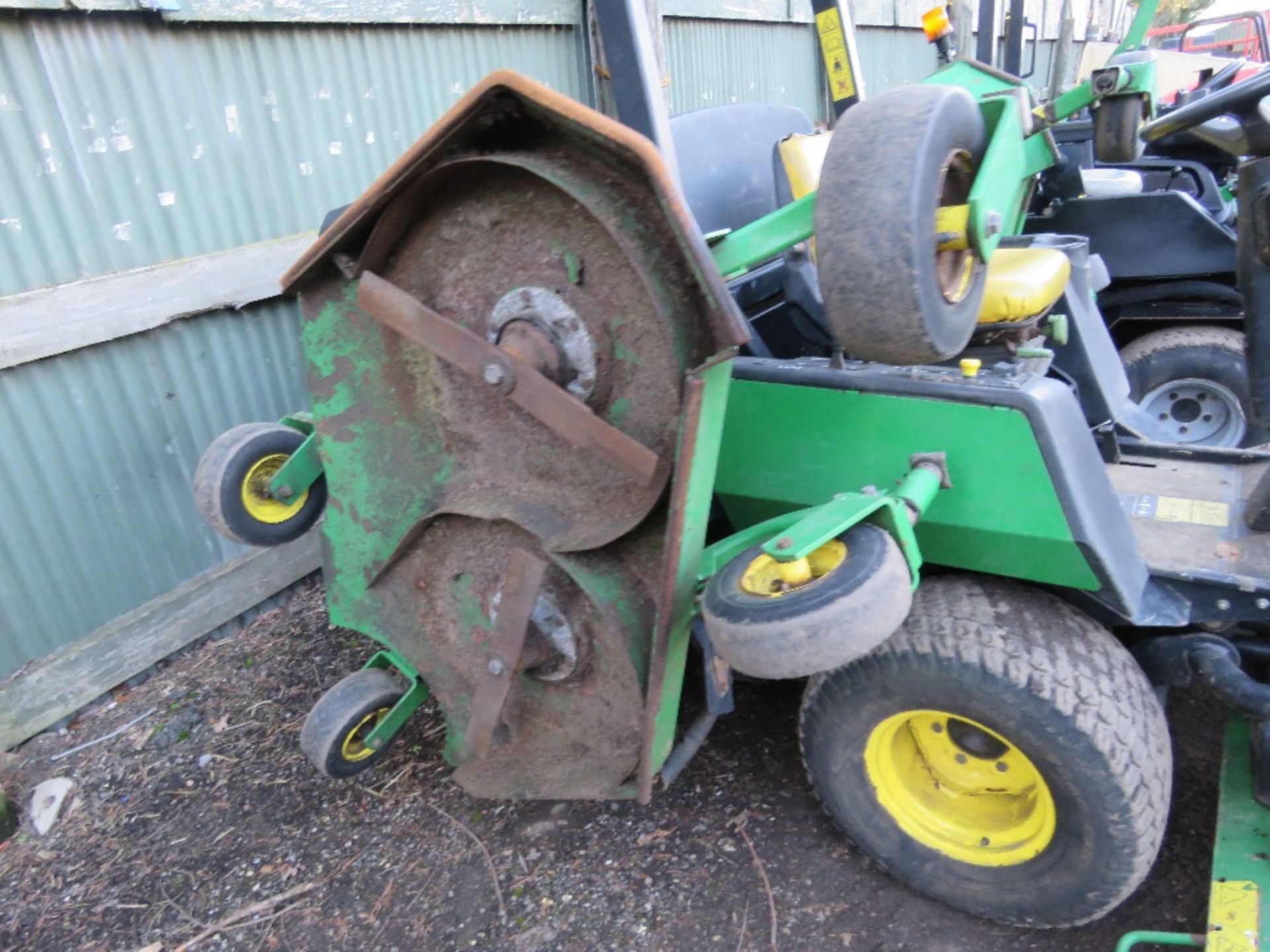 JOHN DEERE WAM 1600T 4 WHEEL DRIVE BATWING MOWER, YEAR 2008 APPROX. 2931 REC HOURS. WHEN TESTED WAS - Image 2 of 10