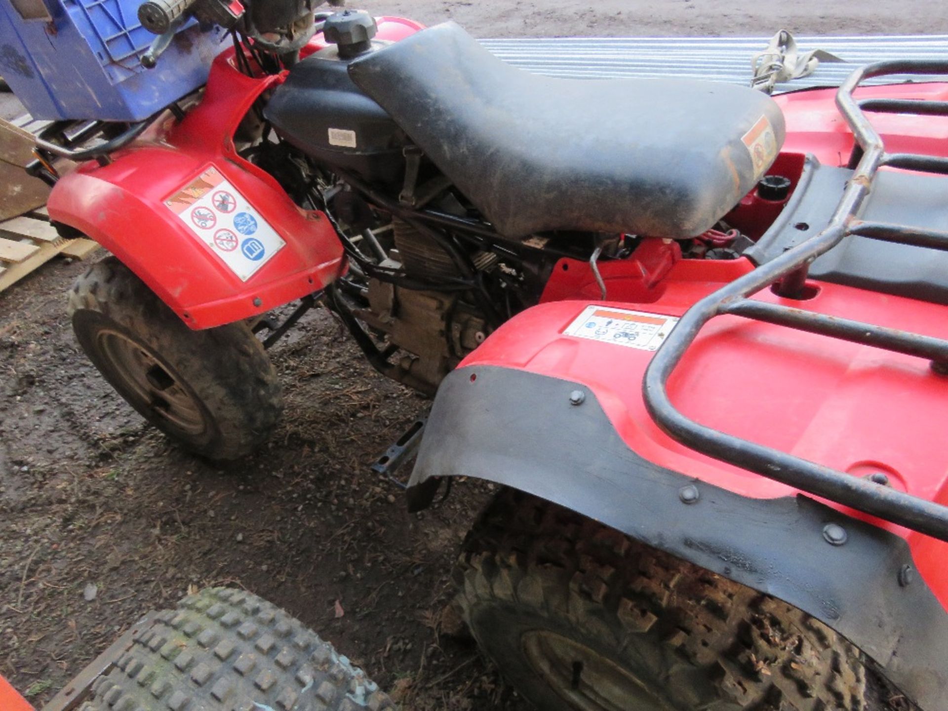 HONDA TRX250 2WD QUAD BIKE, SPARES/REPAIR (VENDORS COMMENTS: SOME TIME AGO THE ENGINE RAN BUT WOULD - Image 6 of 7