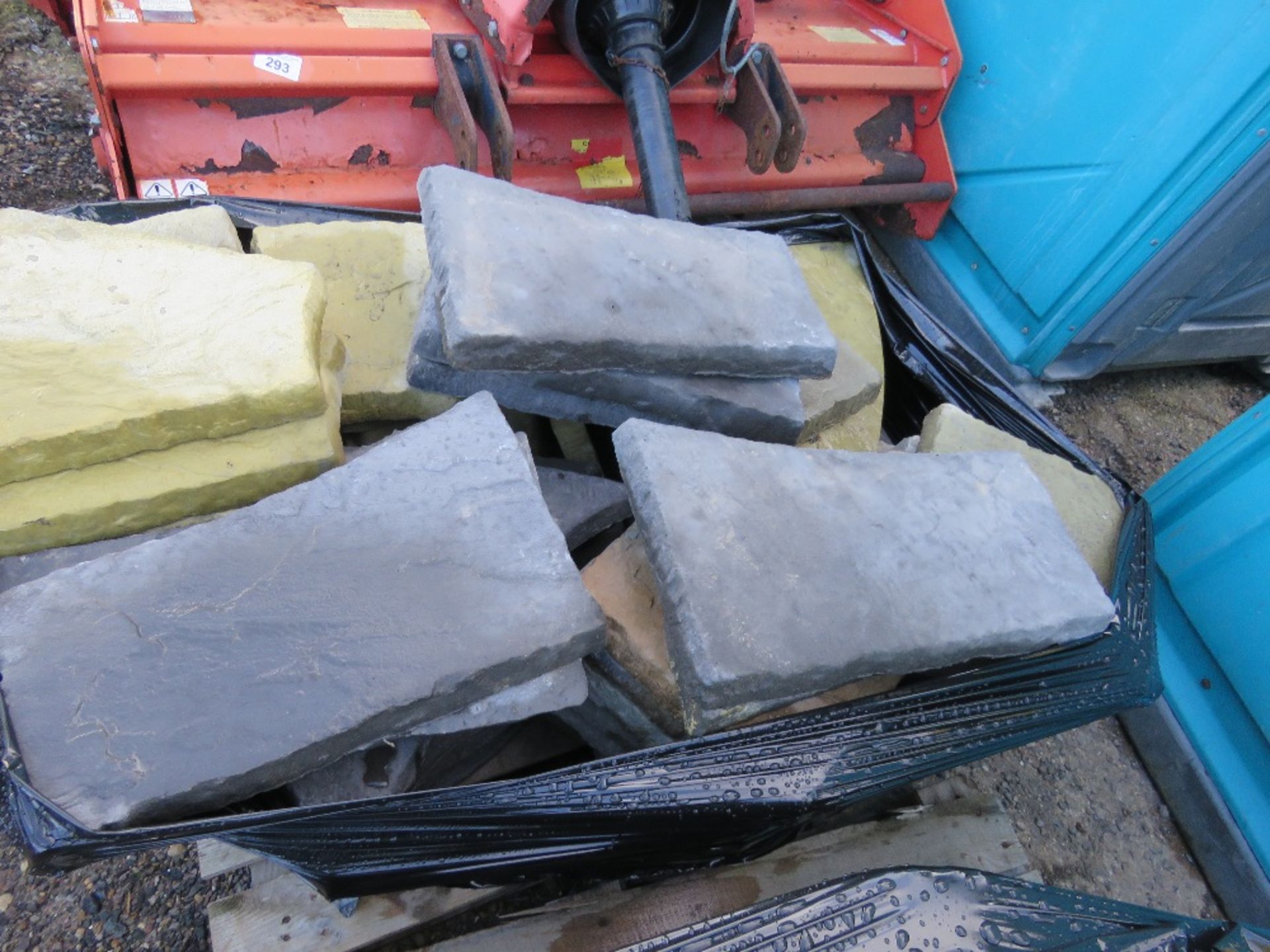 2 X LARGE PALLETS OF DECORATIVE PAVING SLABS. THIS LOT IS SOLD UNDER THE AUCTIONEERS MARGIN SCHEM - Image 3 of 5